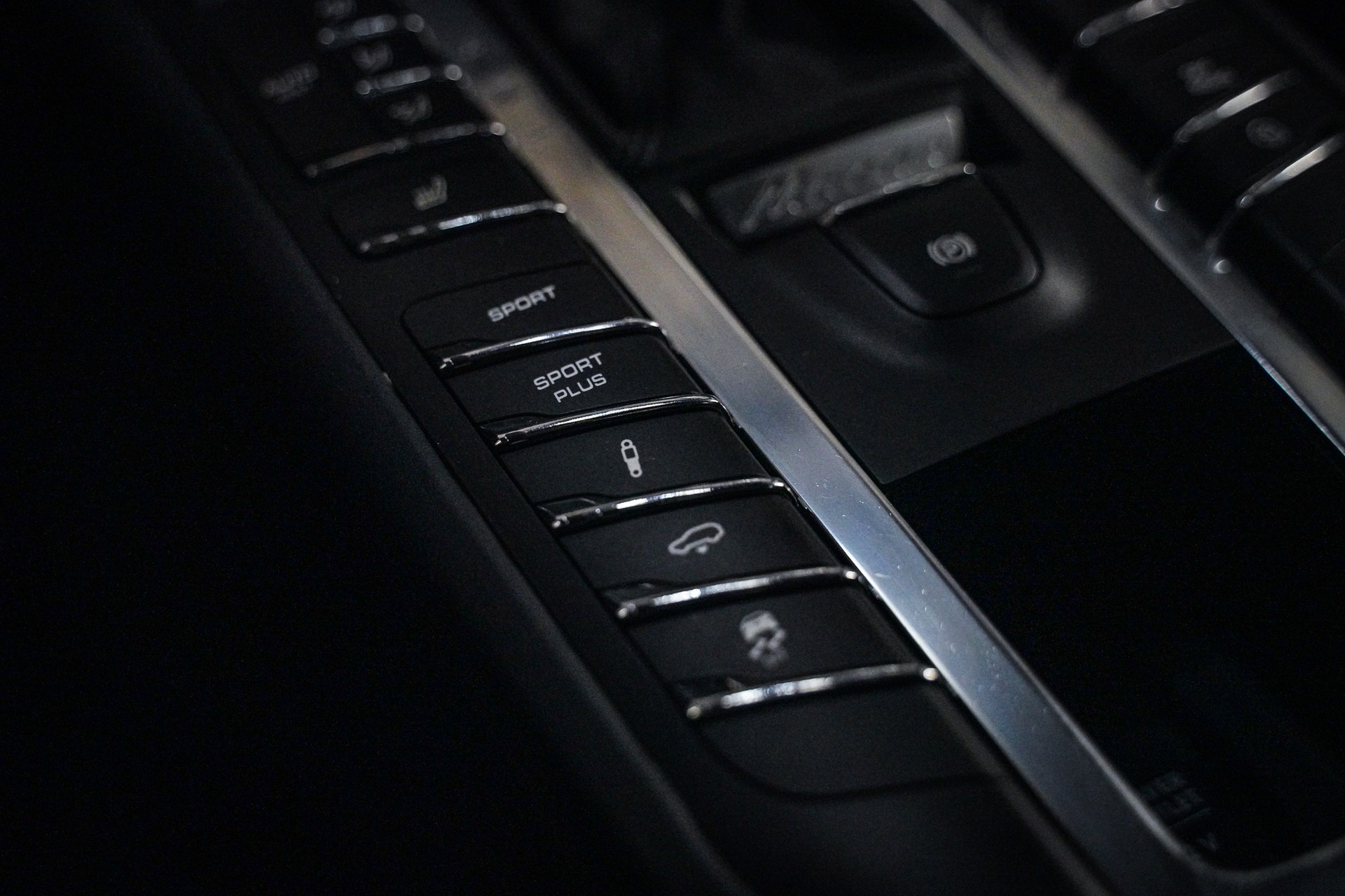 PORSCHE Macan Turbo PDK-image-15