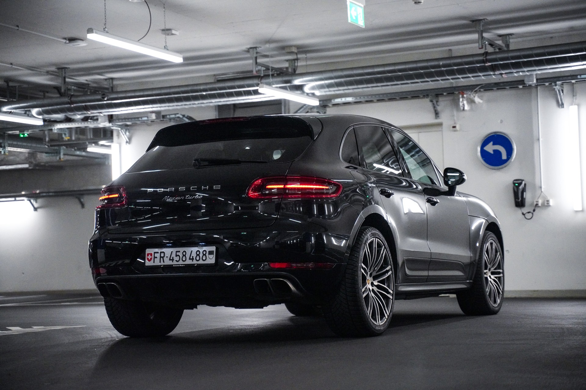 PORSCHE Macan Turbo PDK-image-3