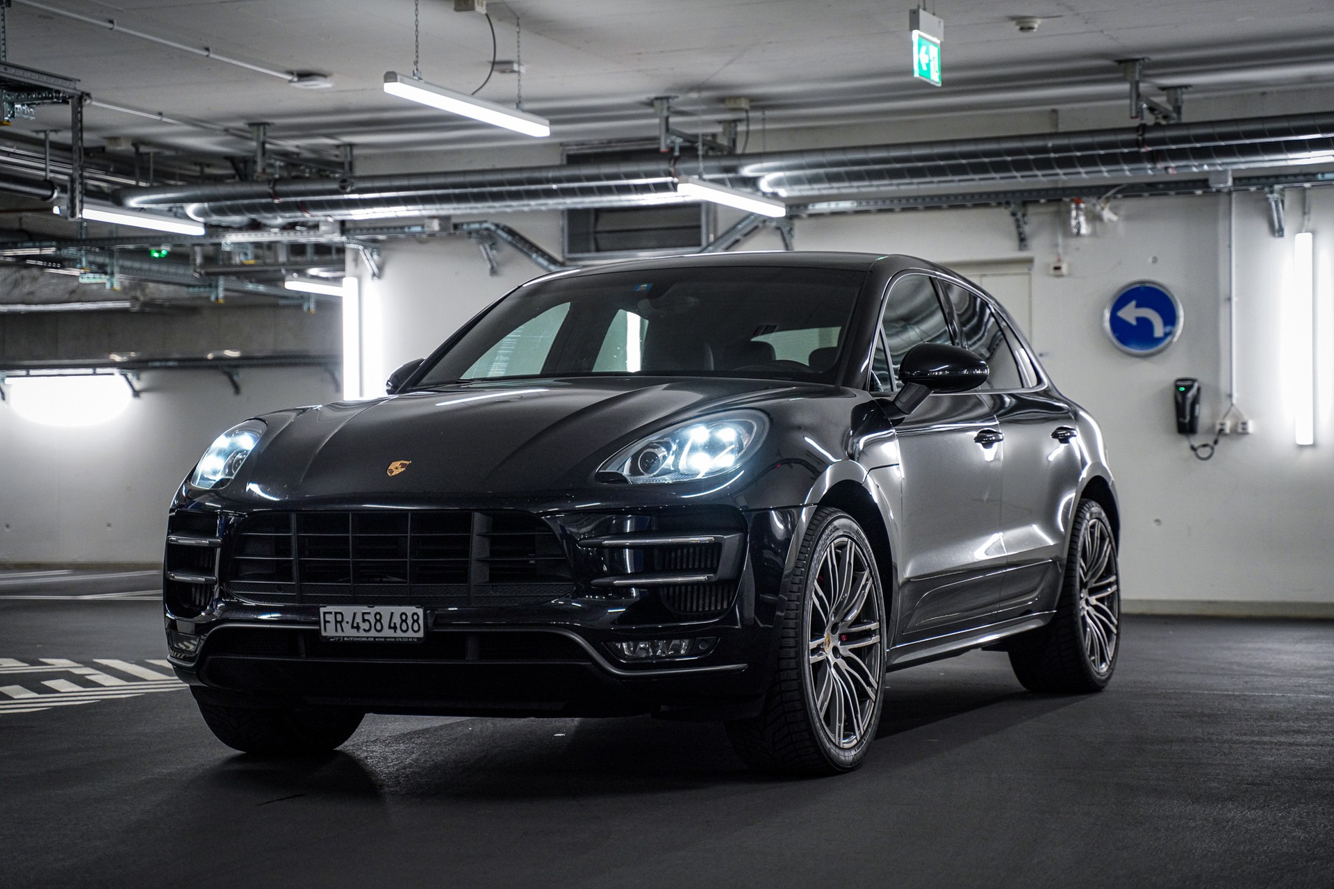 PORSCHE Macan Turbo PDK-image-1