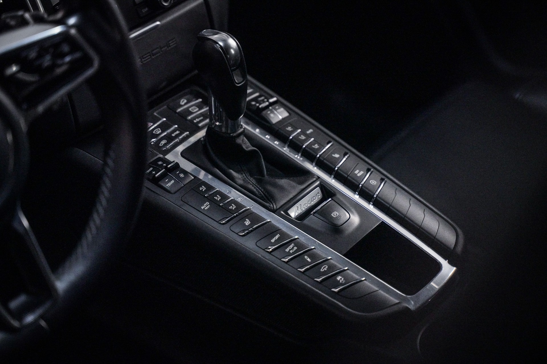 PORSCHE Macan Turbo PDK-image-6