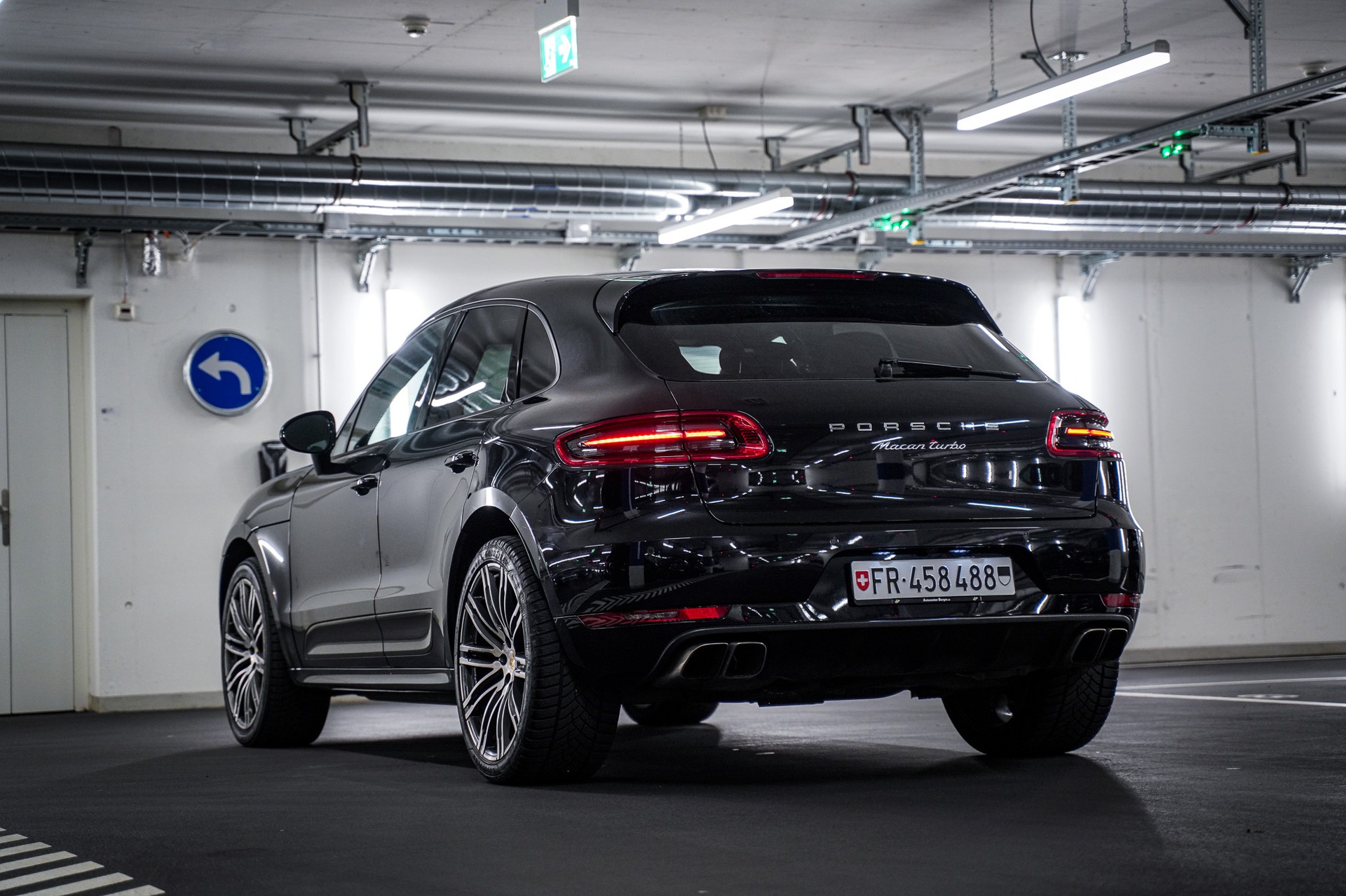 PORSCHE Macan Turbo PDK-image-2