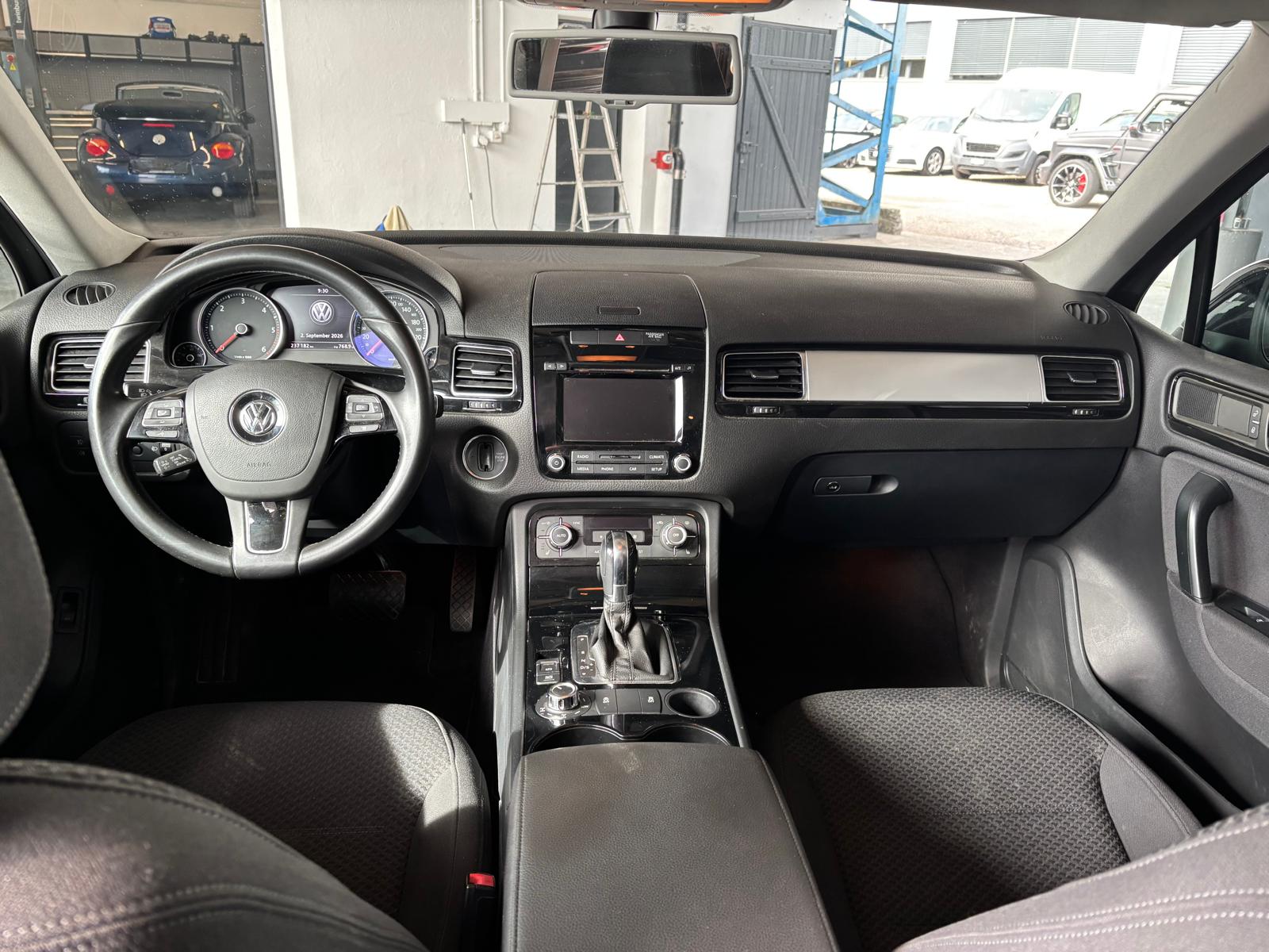 VW Touareg 3.0 TDI BMT Terrain Tech Tiptronic-image-3