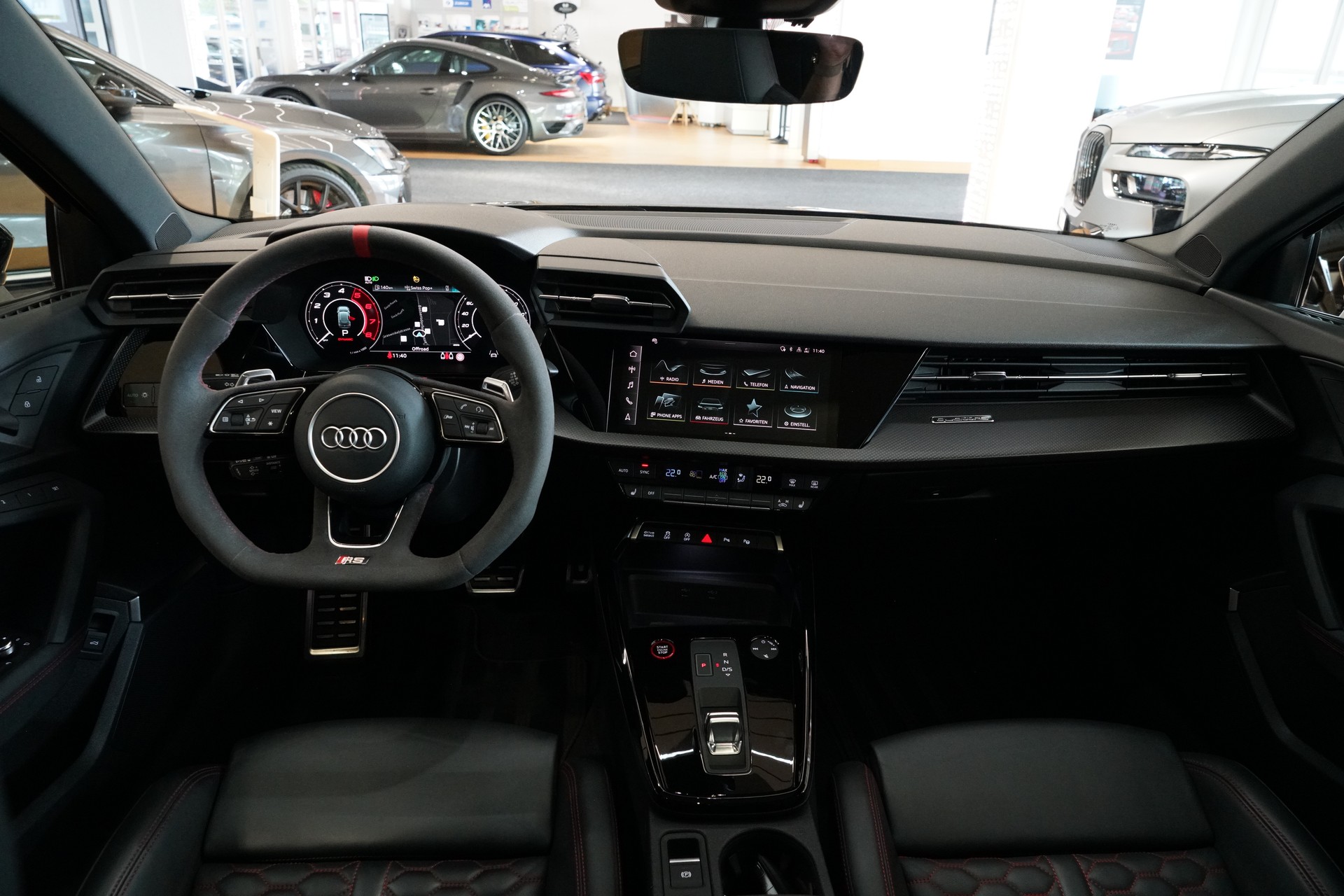 AUDI RS3 Sportback 2.5 TSI quattro S-tronic-image-12