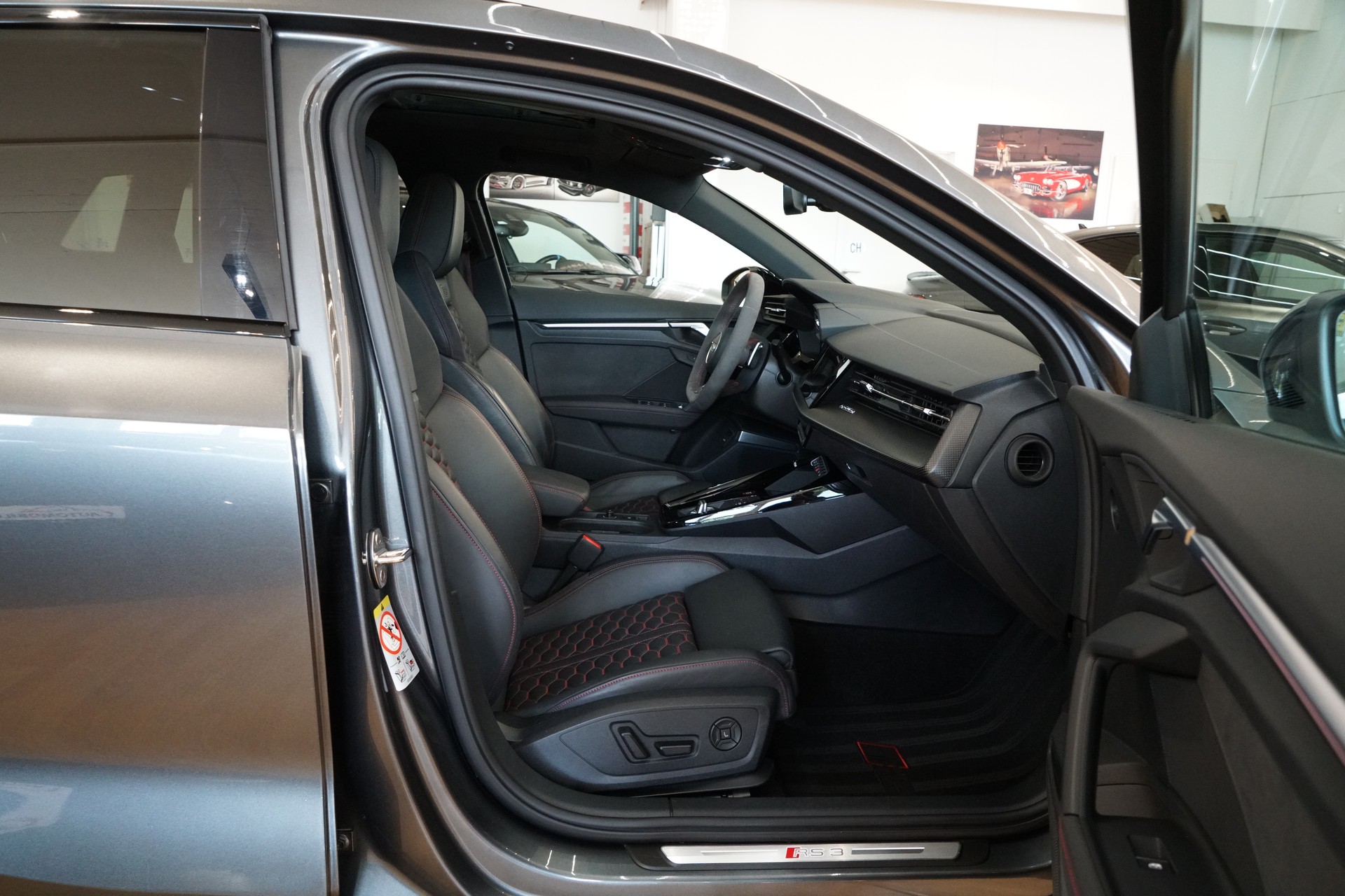 AUDI RS3 Sportback 2.5 TSI quattro S-tronic-image-24