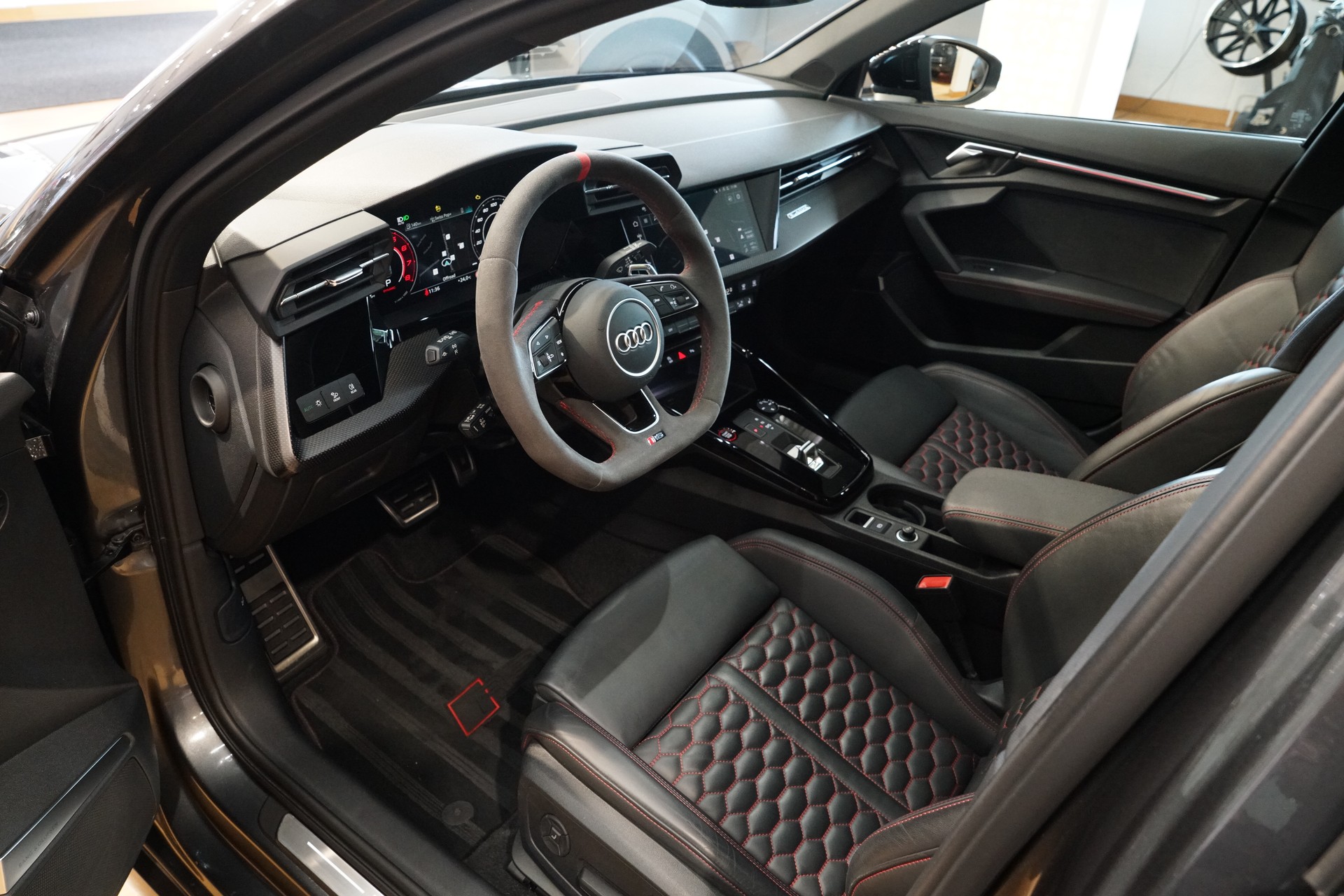 AUDI RS3 Sportback 2.5 TSI quattro S-tronic-image-11