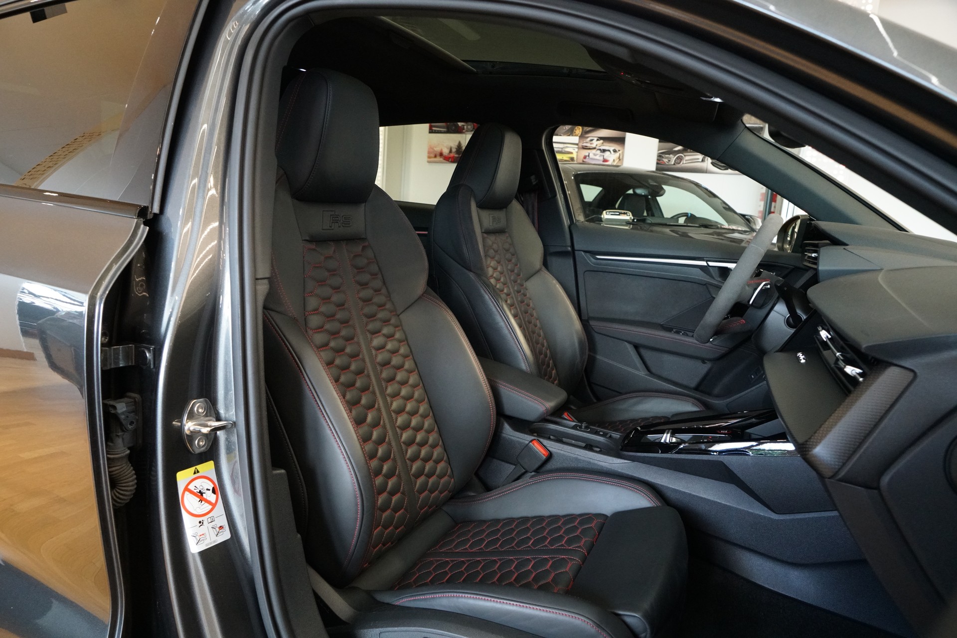 AUDI RS3 Sportback 2.5 TSI quattro S-tronic-image-22