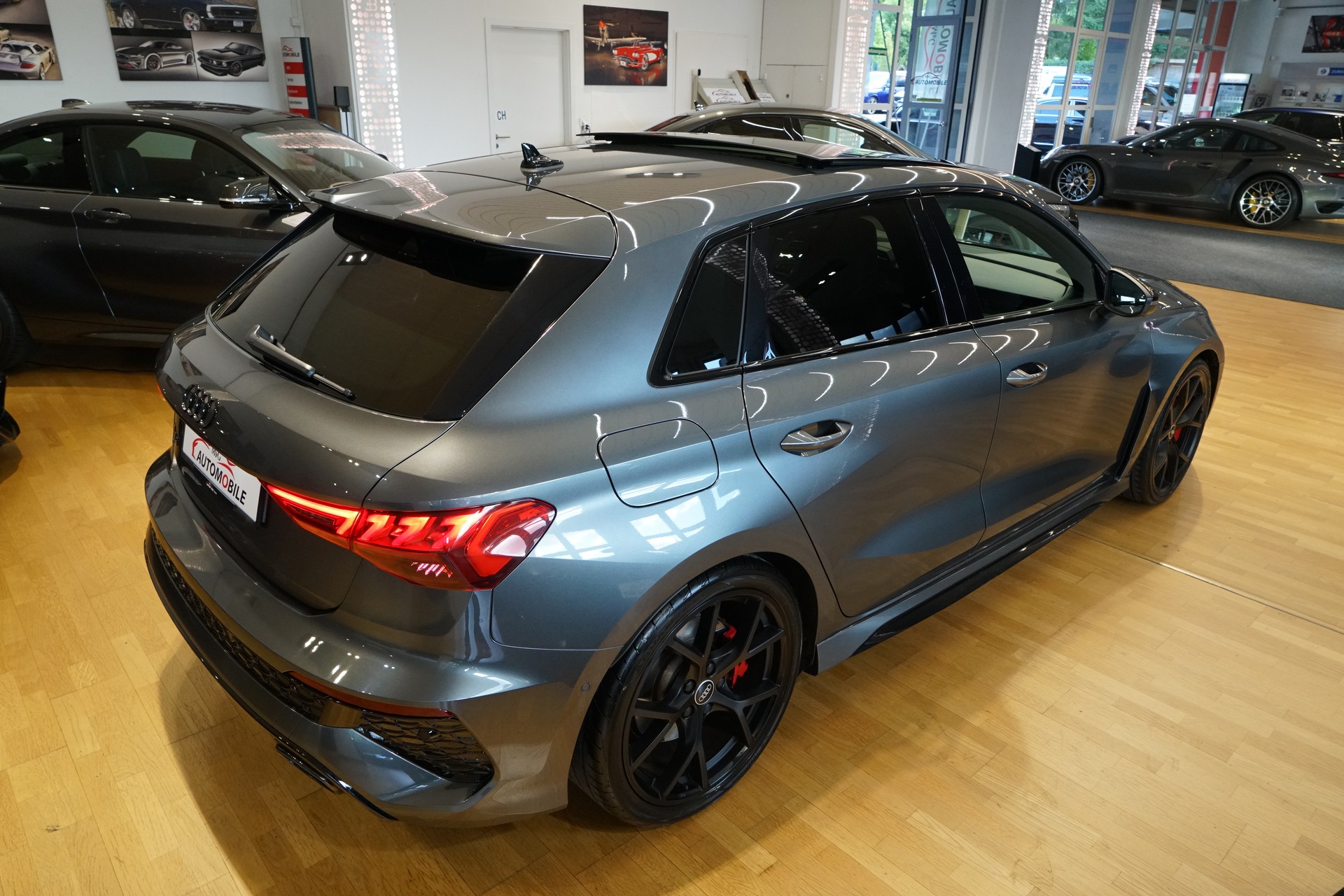 AUDI RS3 Sportback 2.5 TSI quattro S-tronic-image-8