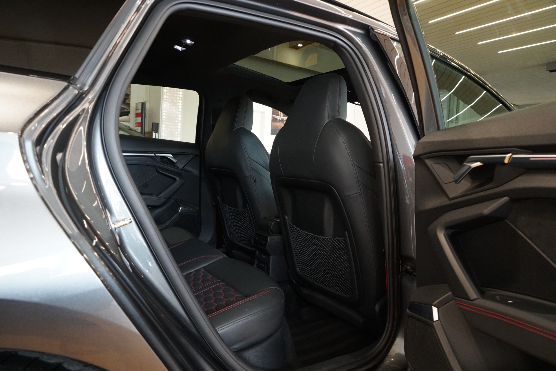 AUDI RS3 Sportback 2.5 TSI quattro S-tronic-image-20