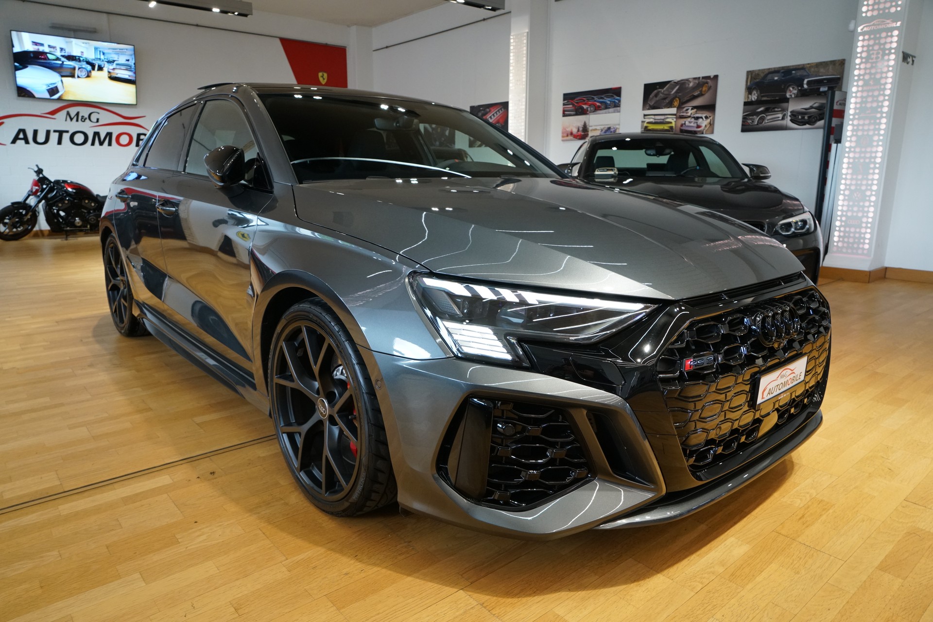 AUDI RS3 Sportback 2.5 TSI quattro S-tronic-image-2