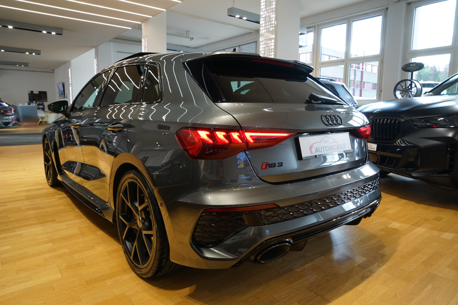 AUDI RS3 Sportback 2.5 TSI quattro S-tronic-image-4
