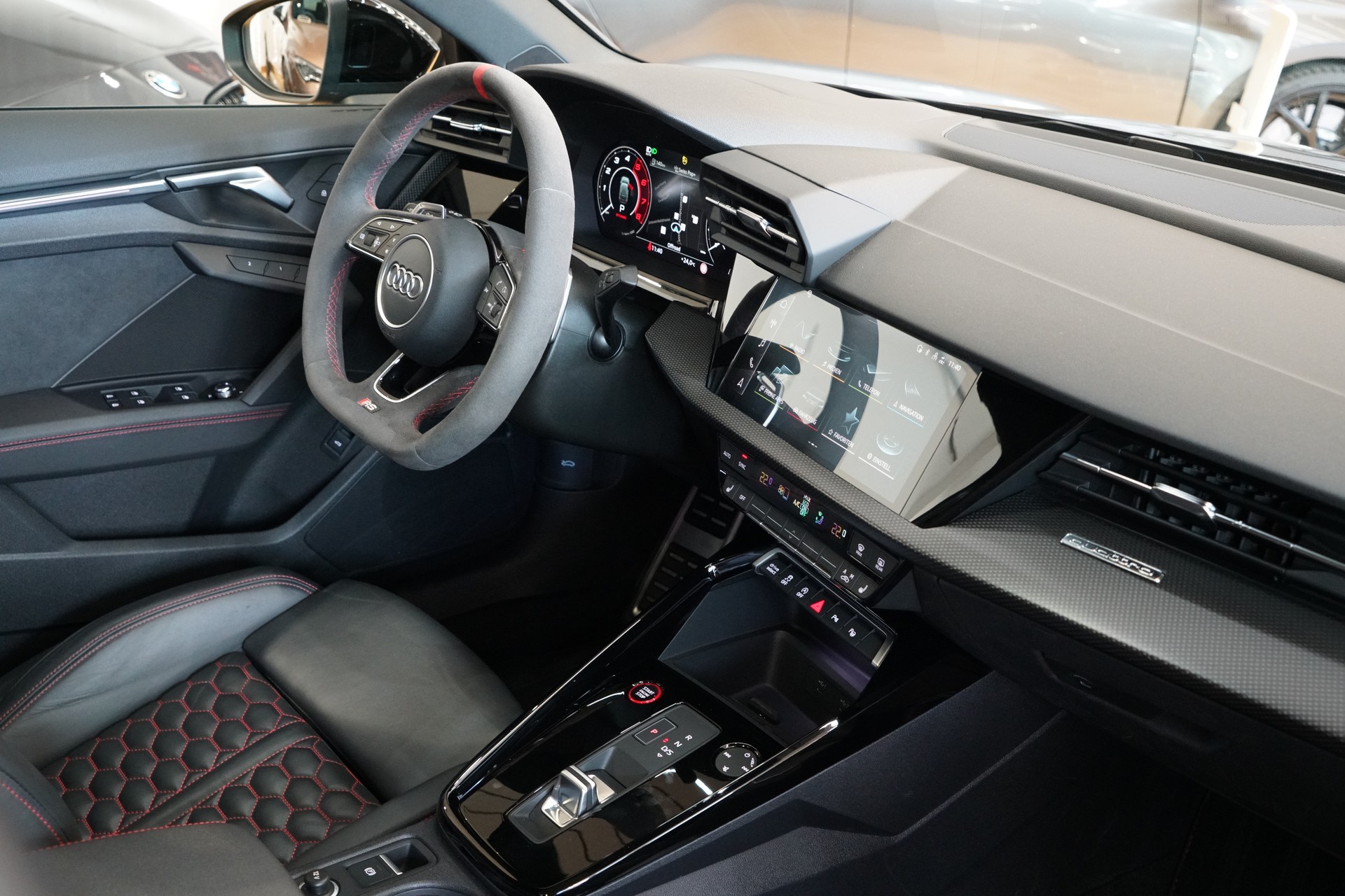 AUDI RS3 Sportback 2.5 TSI quattro S-tronic-image-23