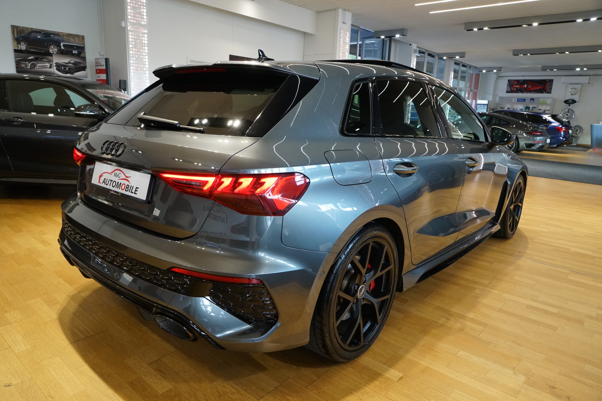 AUDI RS3 Sportback 2.5 TSI quattro S-tronic-image-6