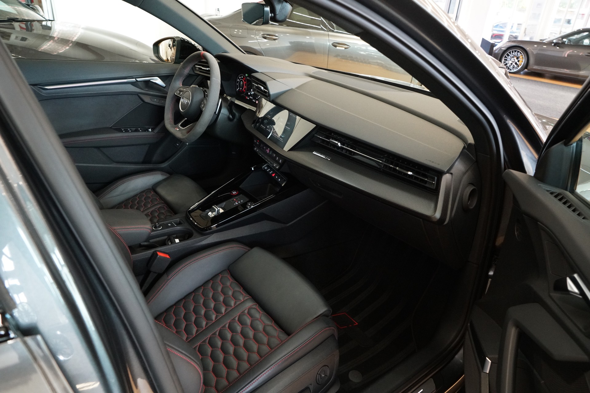 AUDI RS3 Sportback 2.5 TSI quattro S-tronic-image-13