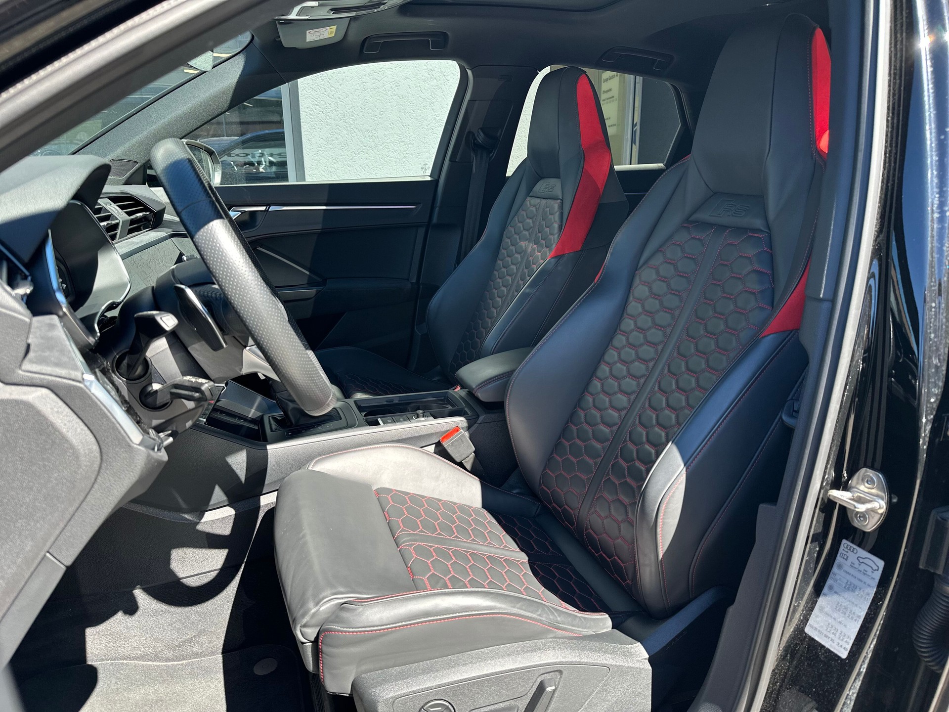 AUDI RS Q3 Sportback quattro S tronic-image-4