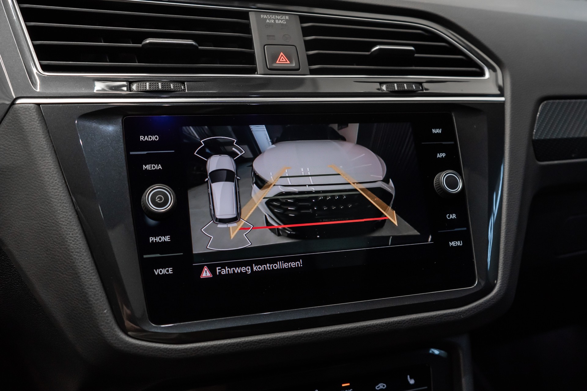 VW Tiguan 2.0TSI R 4Motion DSG-image-27