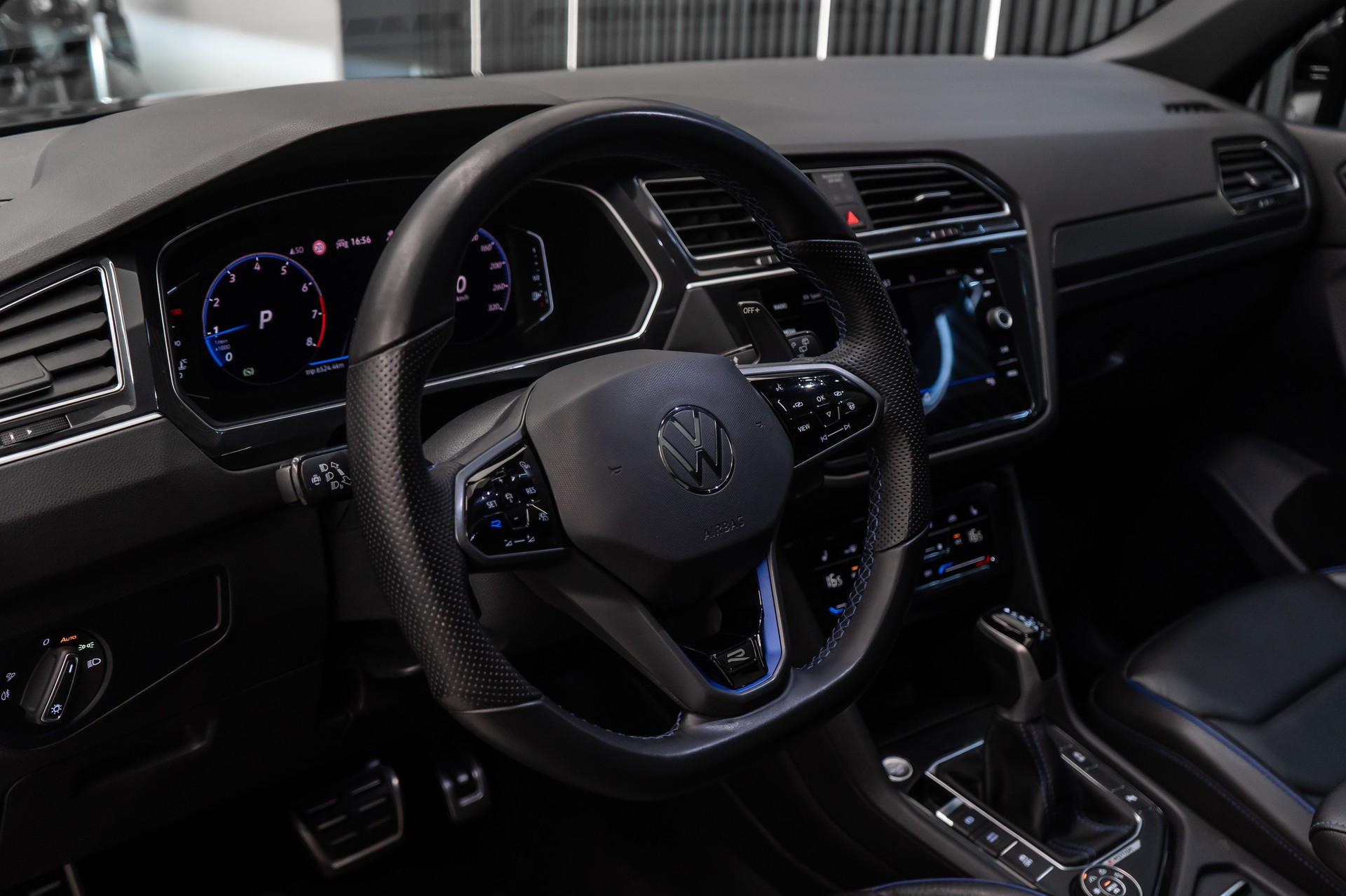 VW Tiguan 2.0TSI R 4Motion DSG-image-22
