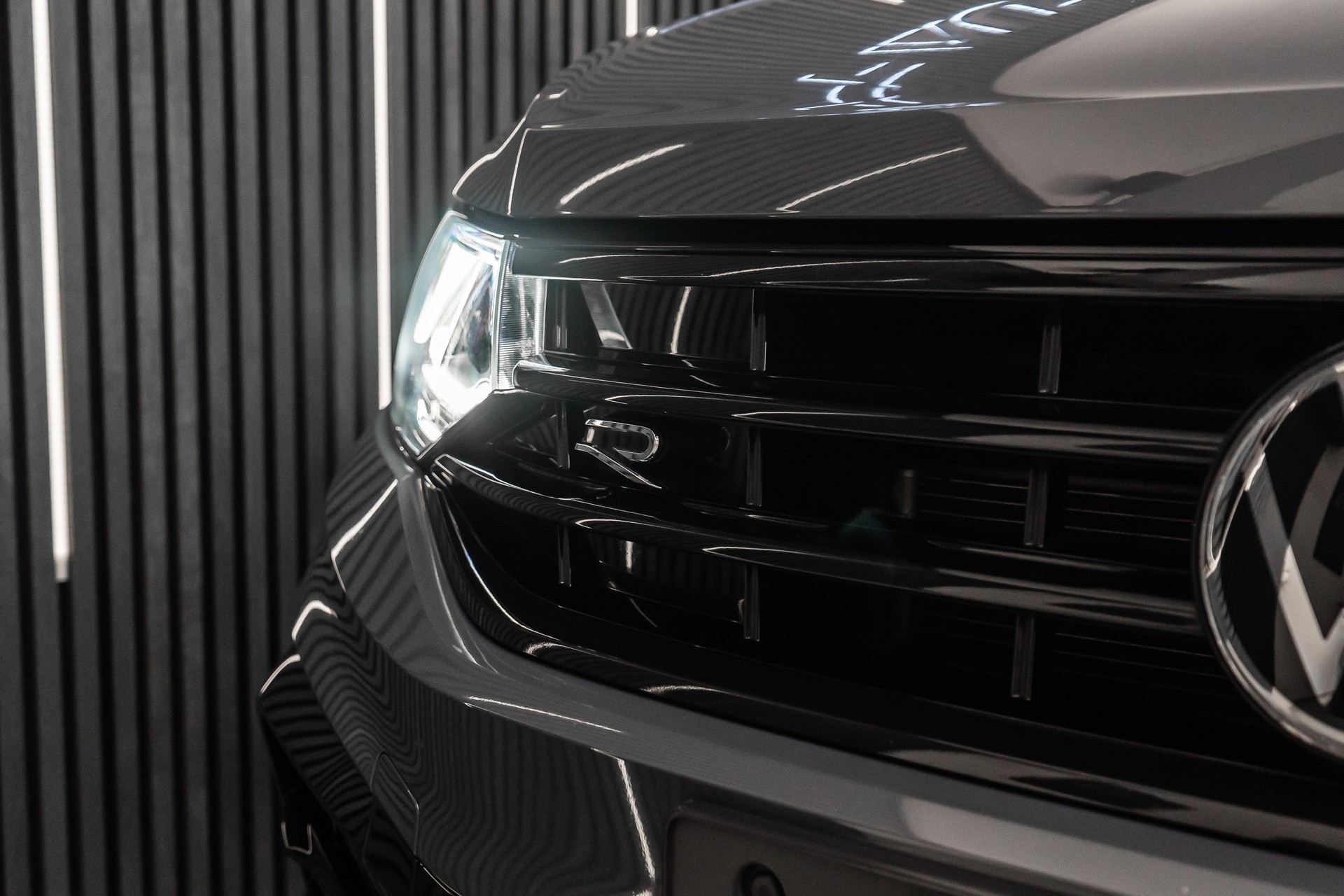 VW Tiguan 2.0TSI R 4Motion DSG-image-6