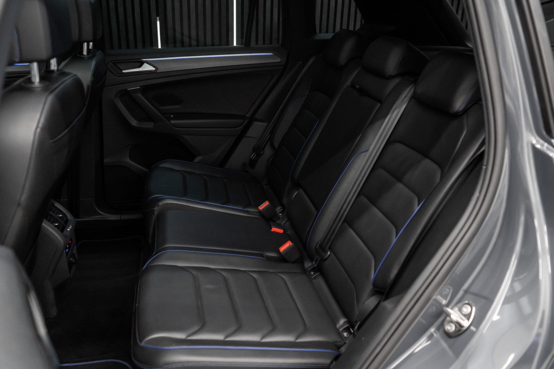 VW Tiguan 2.0TSI R 4Motion DSG-image-30