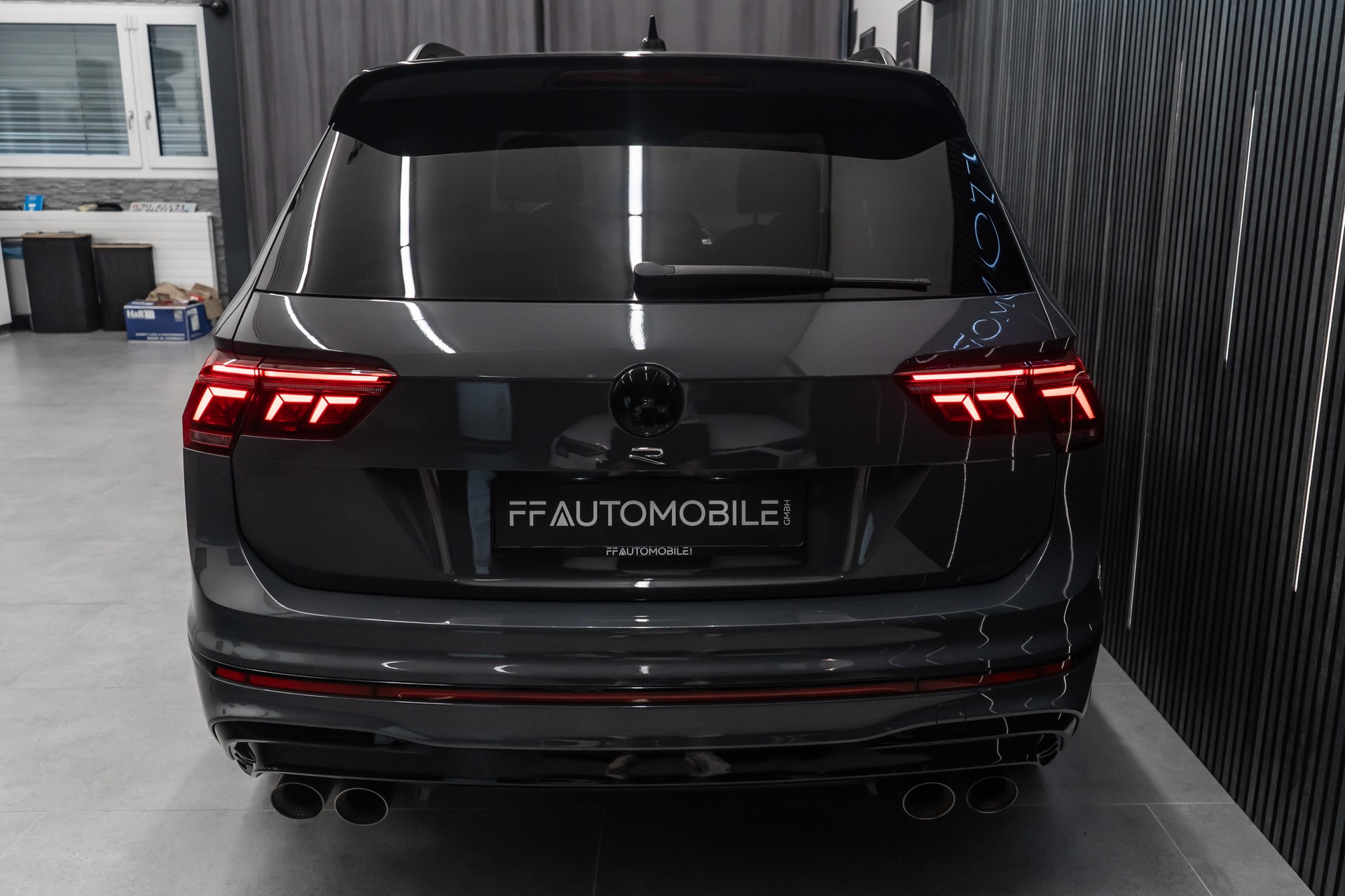 VW Tiguan 2.0TSI R 4Motion DSG-image-12