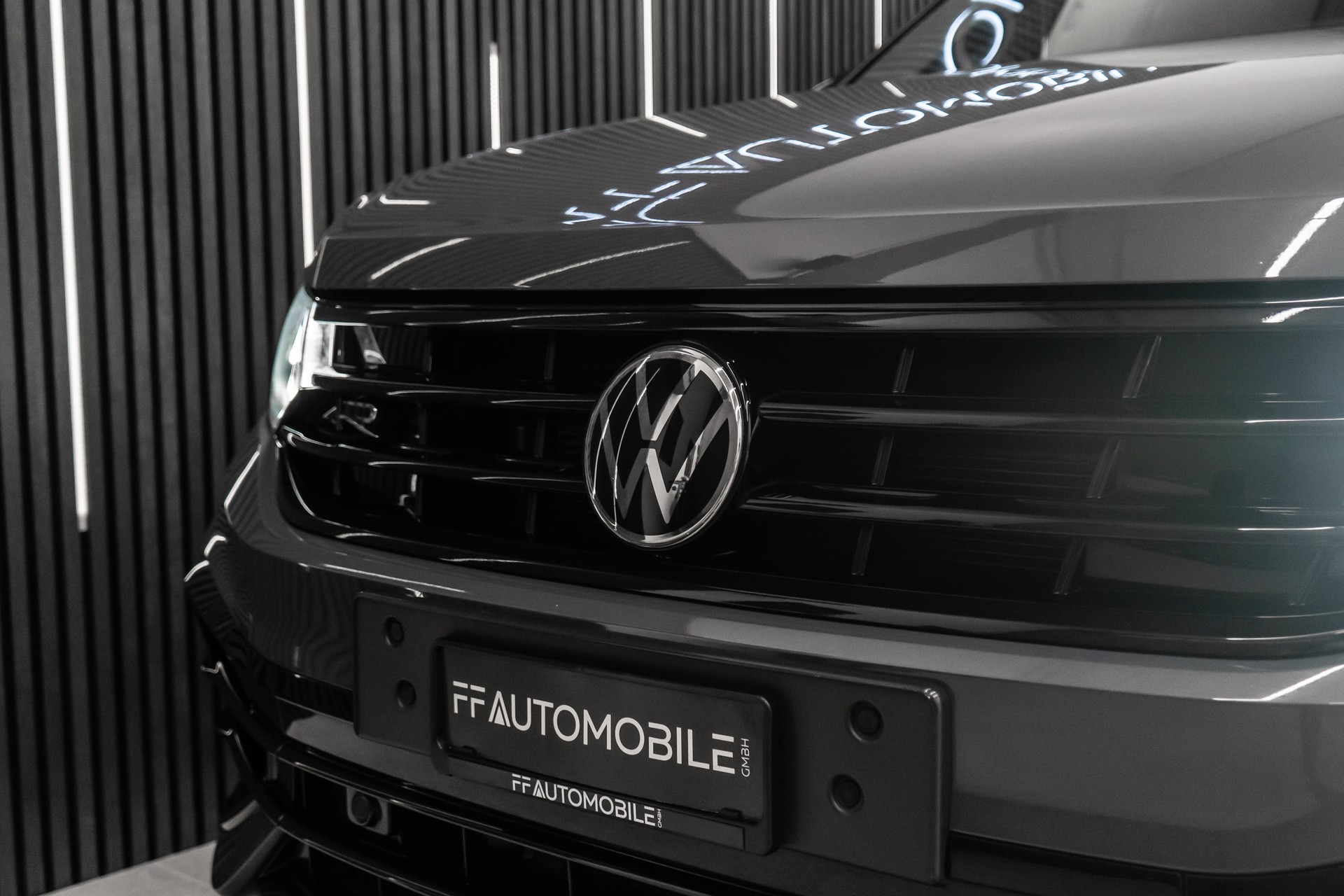 VW Tiguan 2.0TSI R 4Motion DSG-image-7