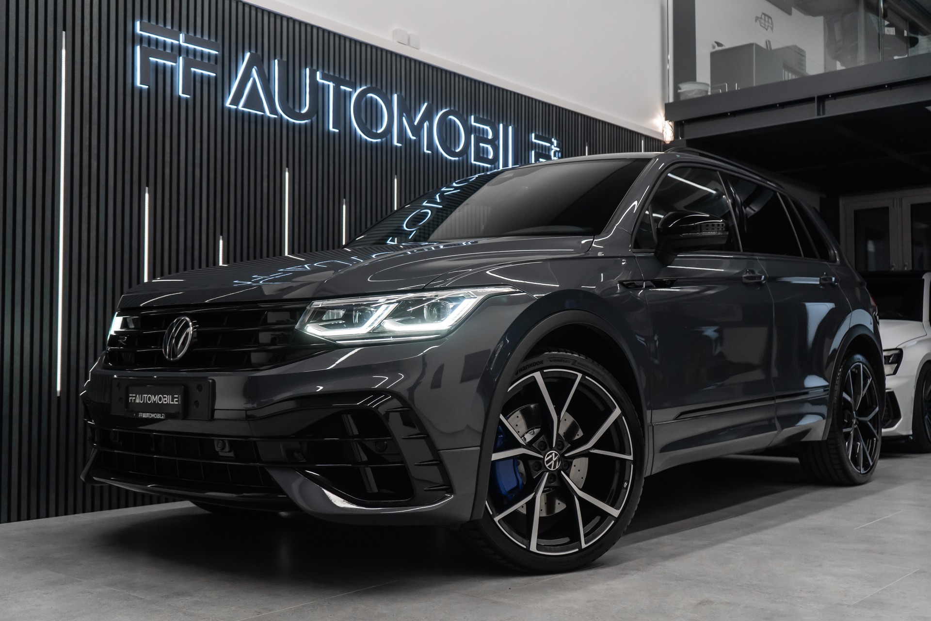 VW Tiguan 2.0TSI R 4Motion DSG-image-0