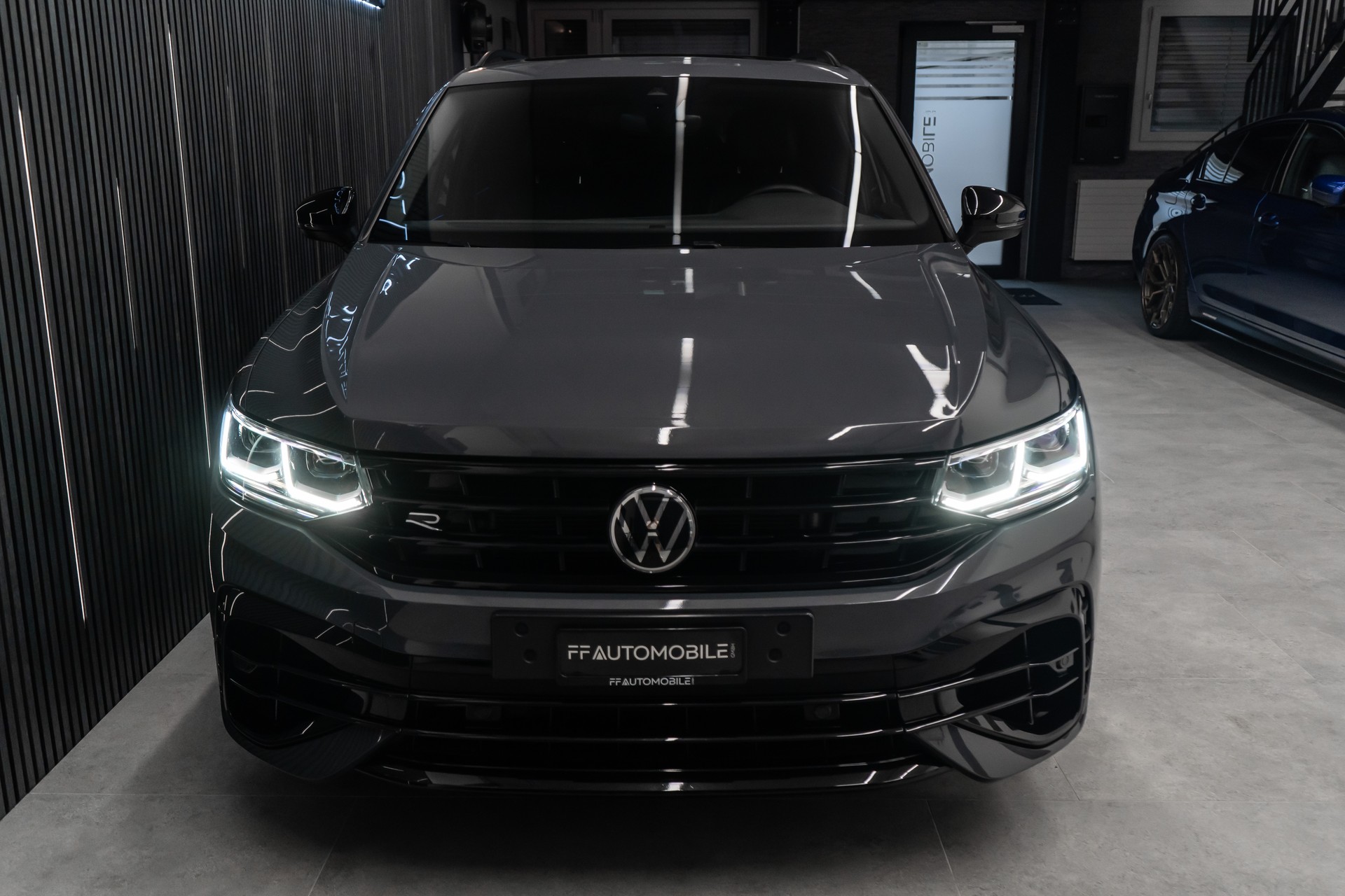 VW Tiguan 2.0TSI R 4Motion DSG-image-5