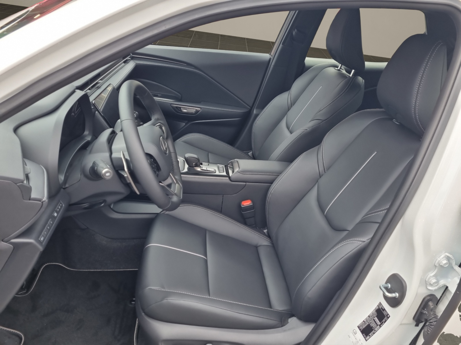 LEXUS LBX 1.5 Hybrid Relax-image-0
