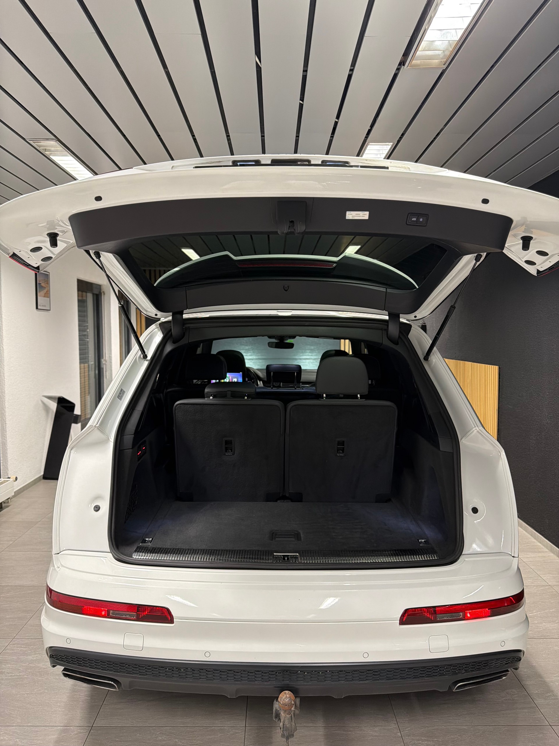 AUDI Q7 3.0 TDI quattro tiptronic S-Line! 1. Hand!-image-8