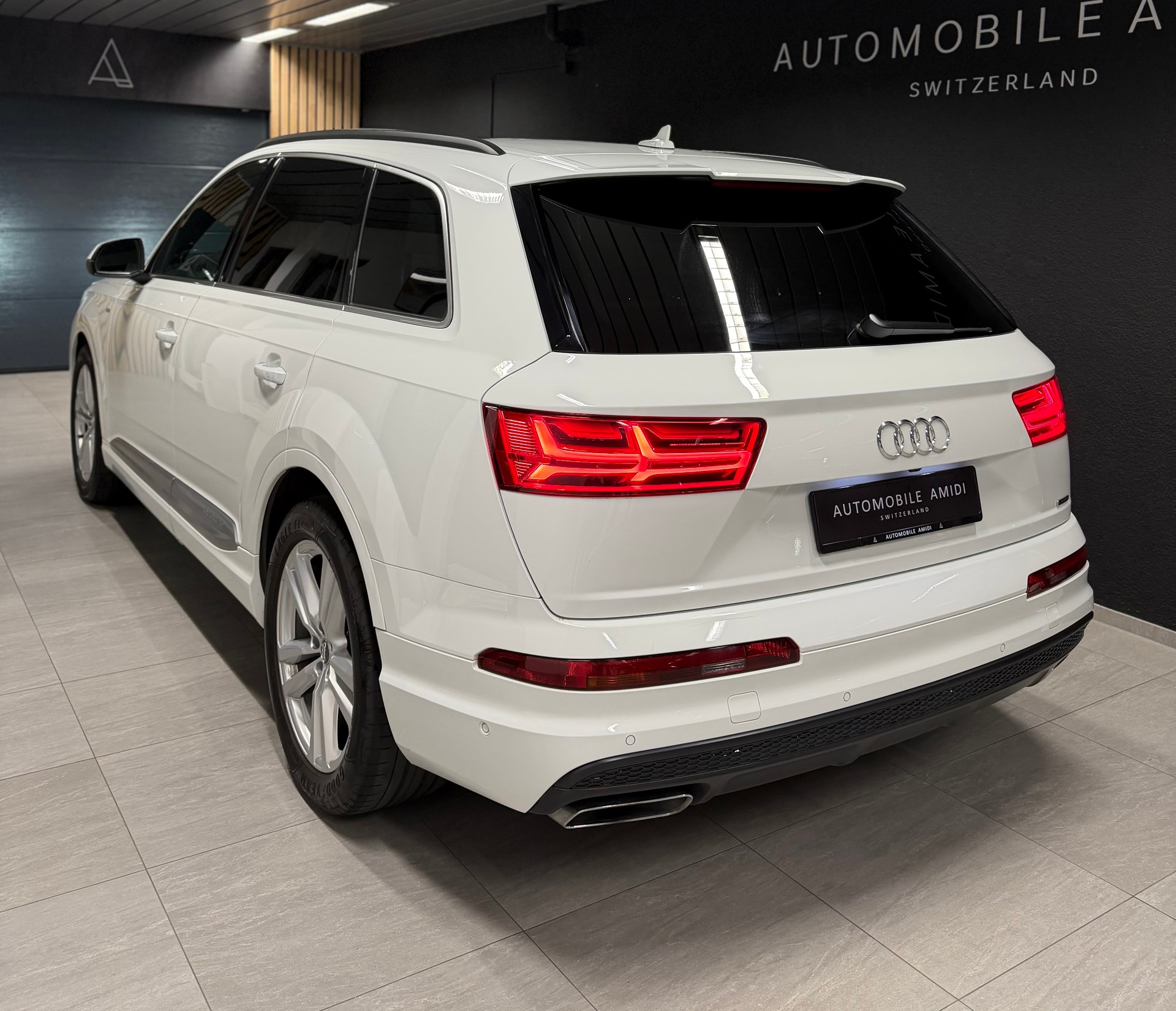 AUDI Q7 3.0 TDI quattro tiptronic S-Line! 1. Hand!-image-2