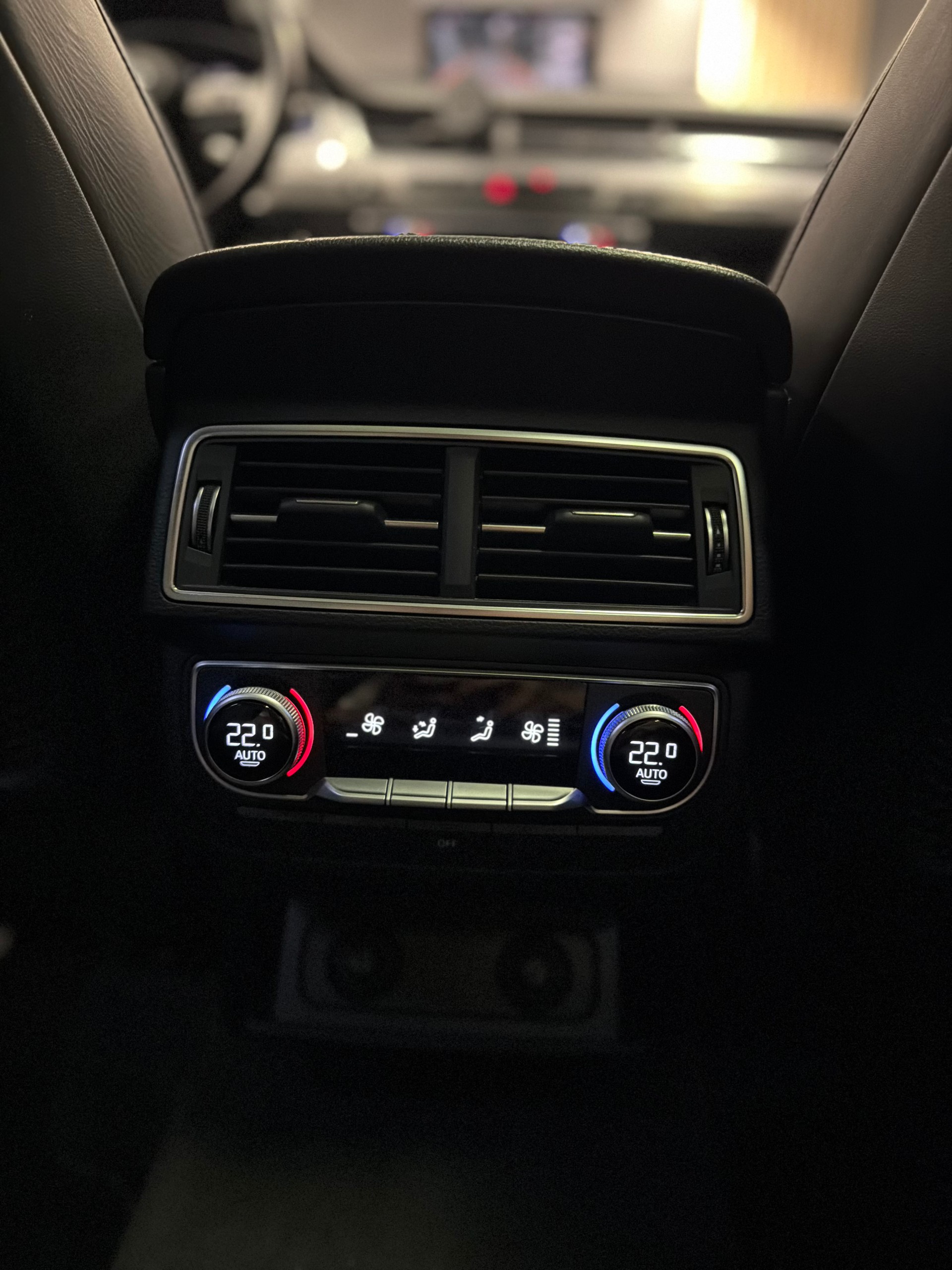 AUDI Q7 3.0 TDI quattro tiptronic S-Line! 1. Hand!-image-16