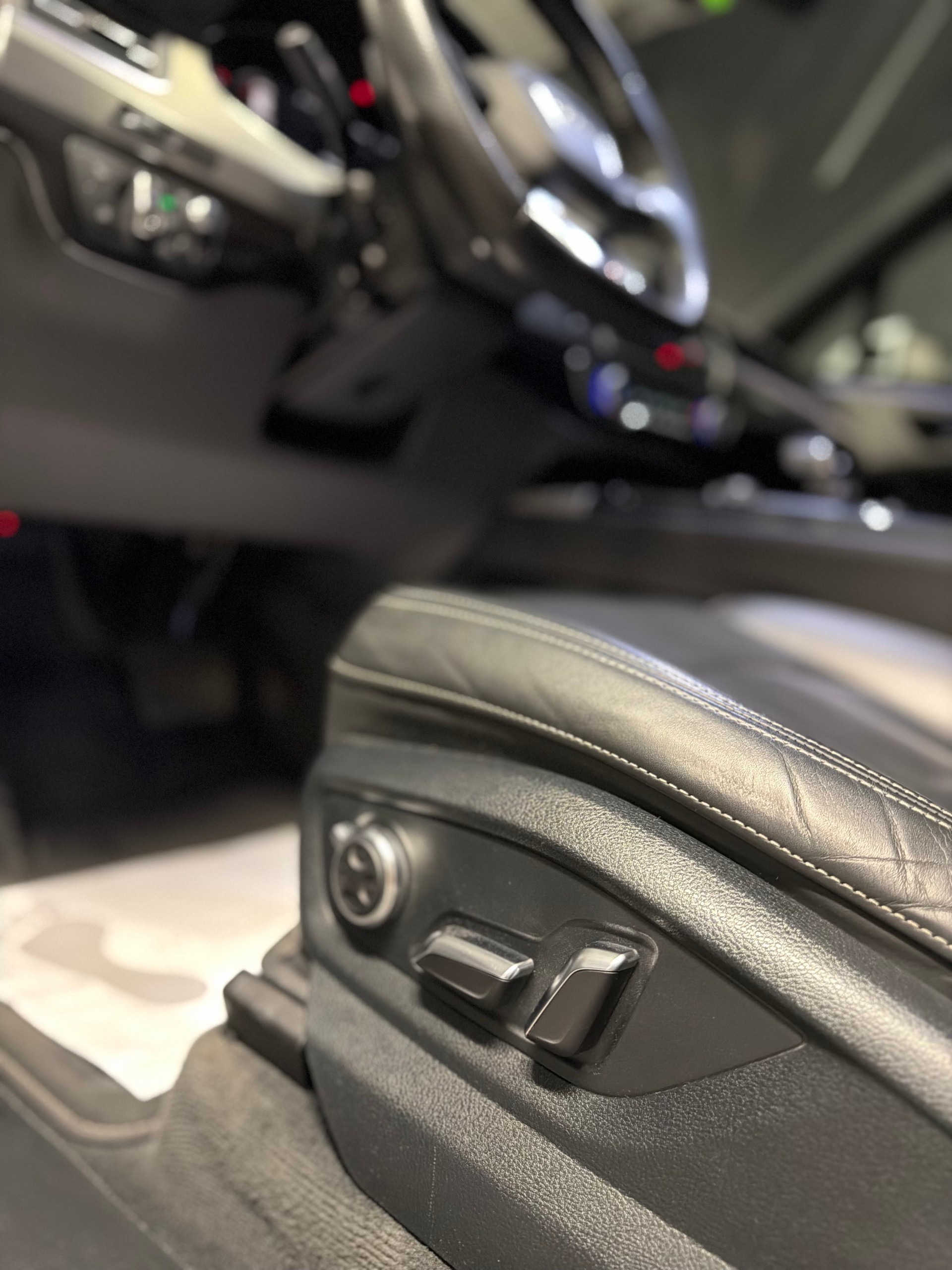 AUDI Q7 3.0 TDI quattro tiptronic S-Line! 1. Hand!-image-17