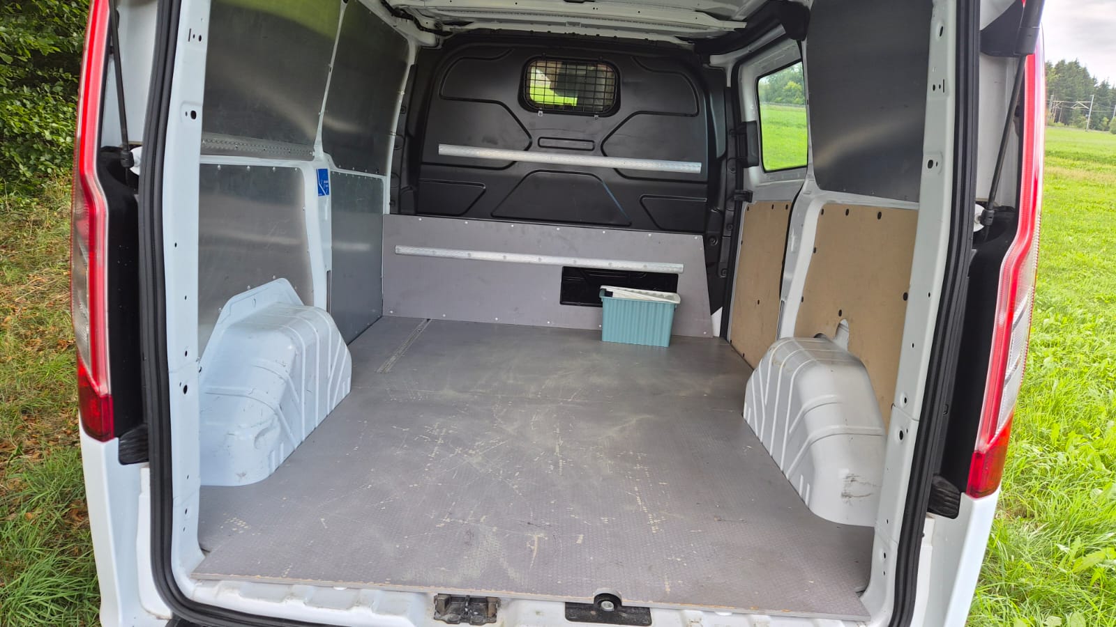FORD Transit Custom Van 320 L1H1 Trend-image-12