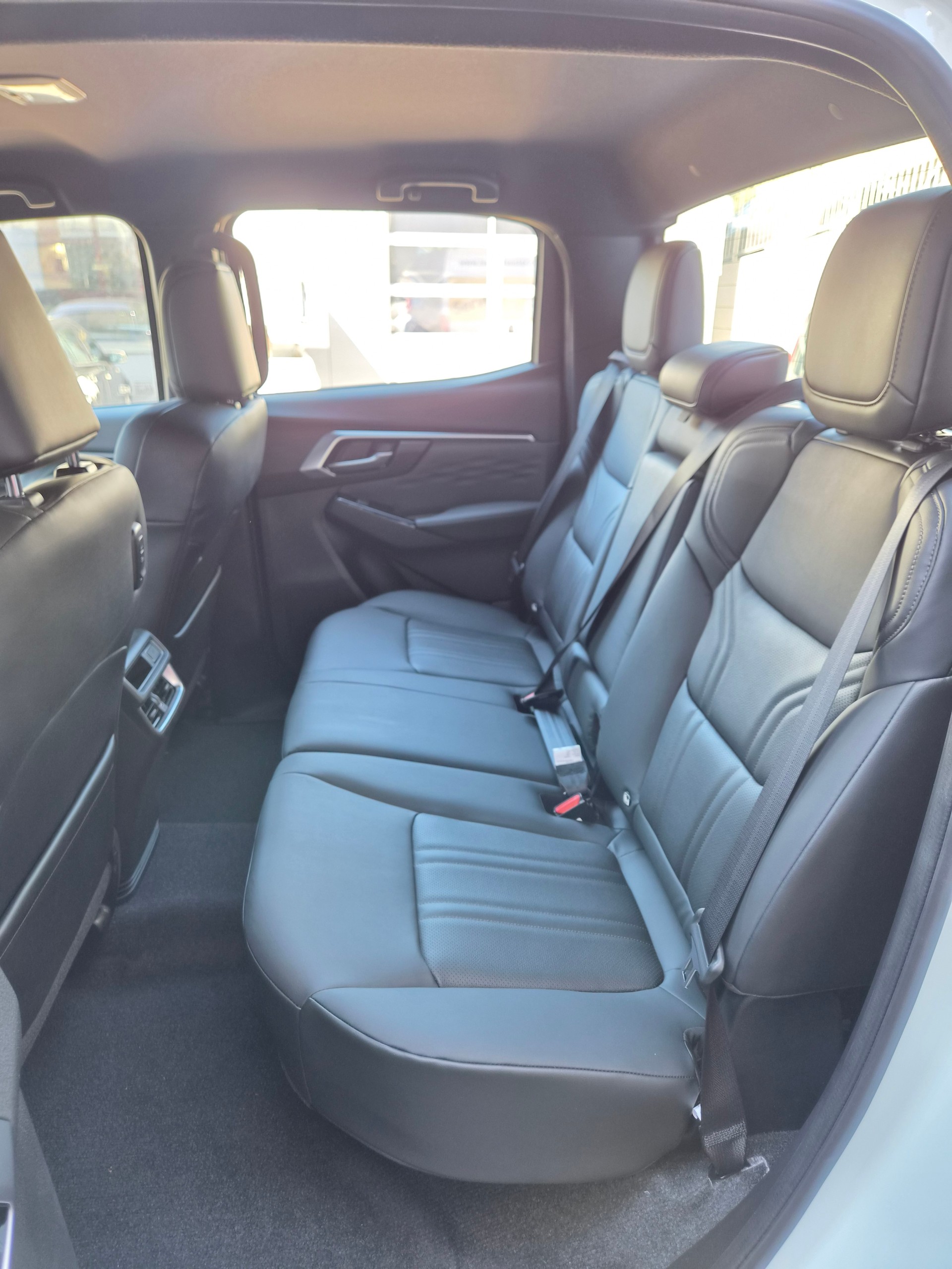 ISUZU 2.2Di AT Crew Prestige-image-13