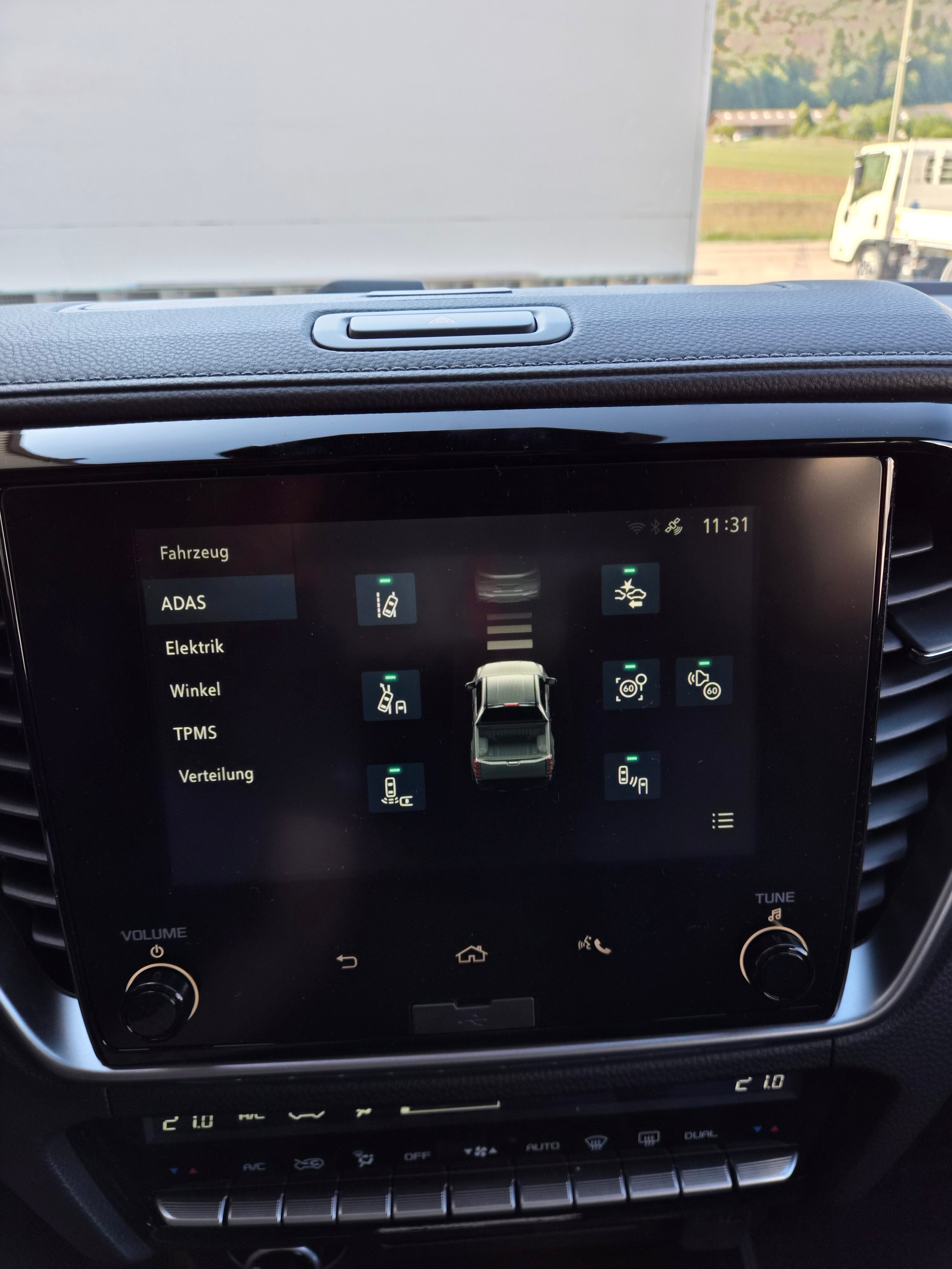 ISUZU 2.2Di AT Crew Prestige-image-10