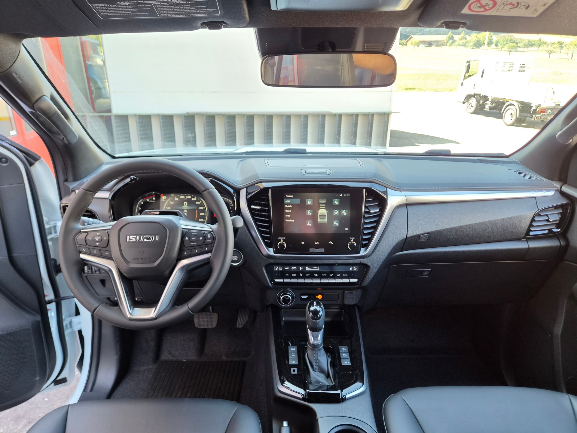 ISUZU 2.2Di AT Crew Prestige-image-7