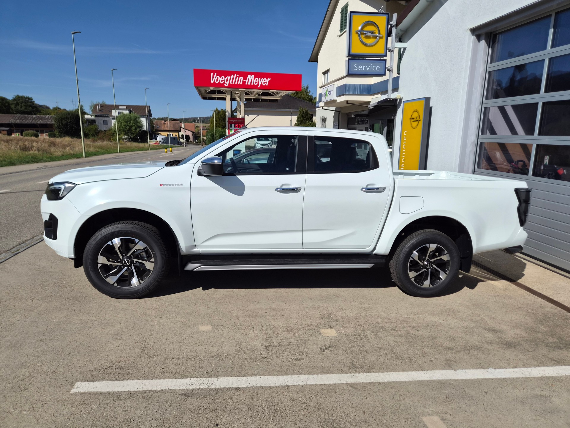 ISUZU 2.2Di AT Crew Prestige-image-6