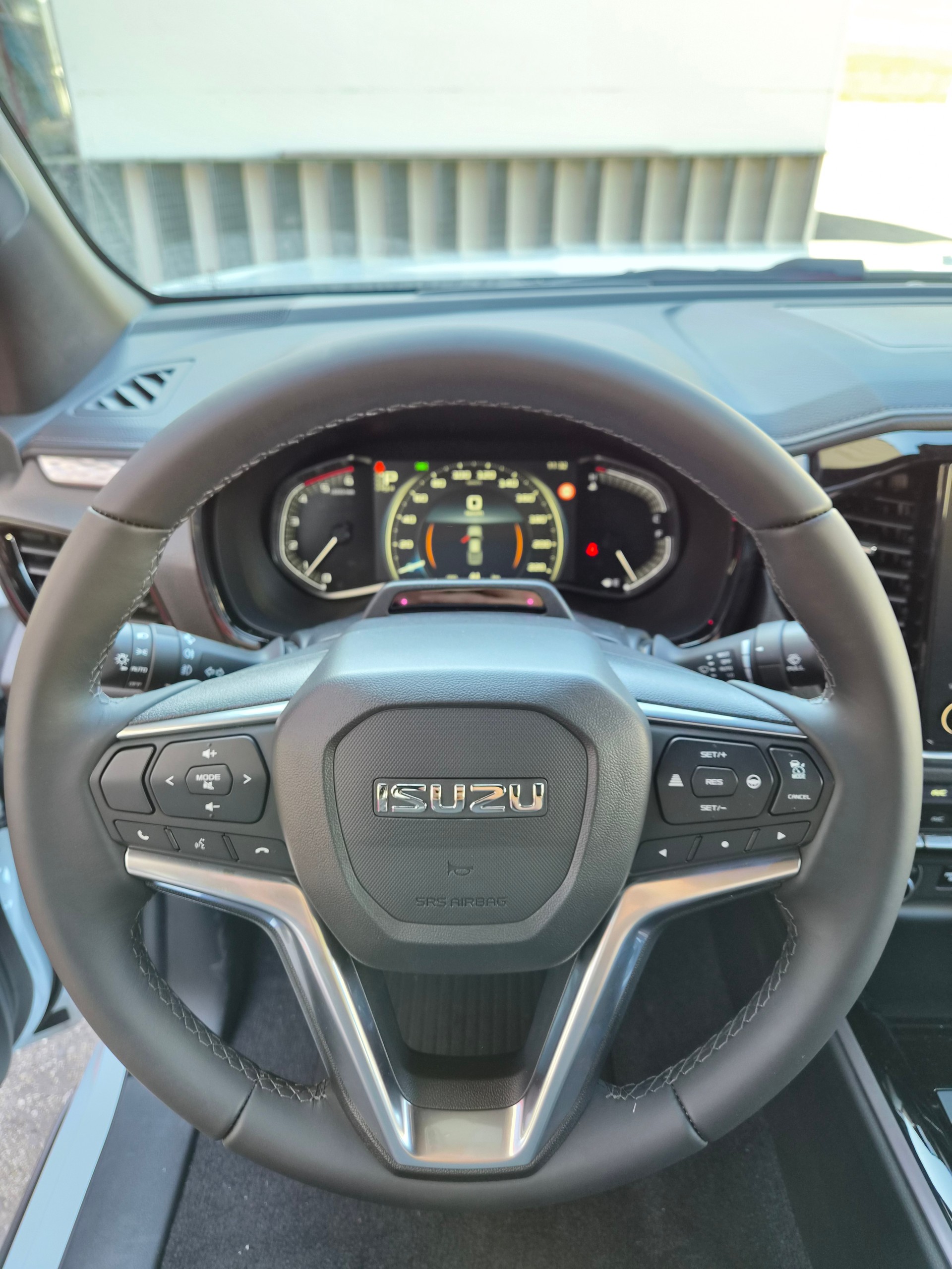 ISUZU 2.2Di AT Crew Prestige-image-8
