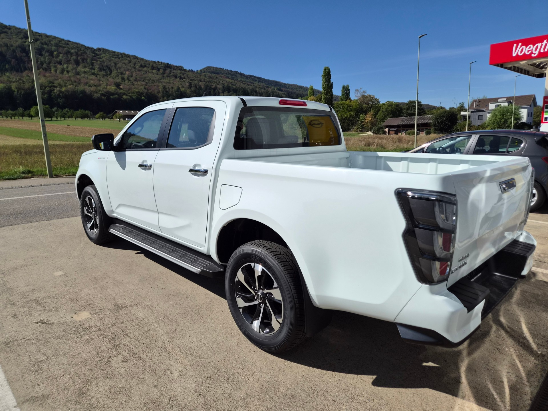 ISUZU 2.2Di AT Crew Prestige-image-5