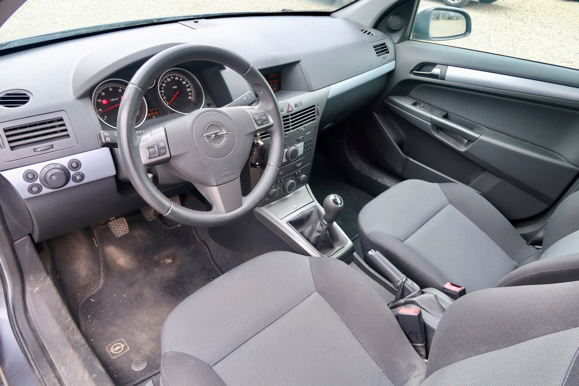 OPEL Astra Caravan 1.8i 16V Cosmo-image-7