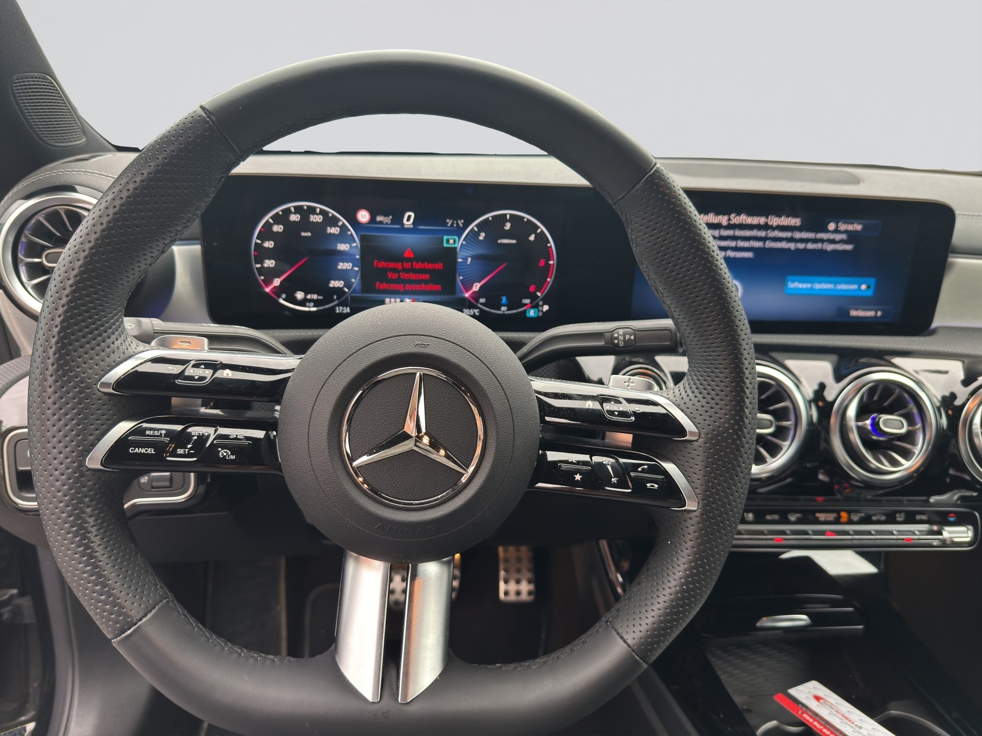 MERCEDES-BENZ CLA 200 d 8G-DCT AMG Edition Night-image-9
