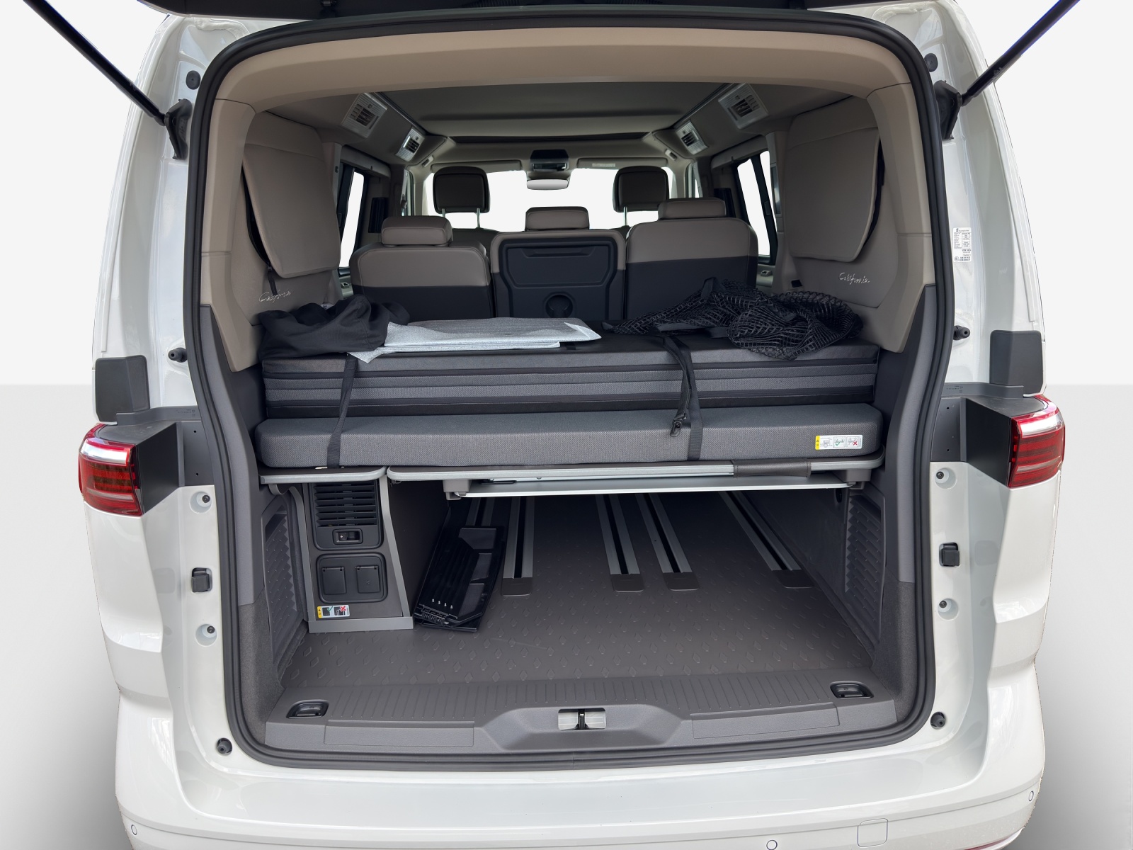 VW California 2.0 TDI Beach Tour-image-12