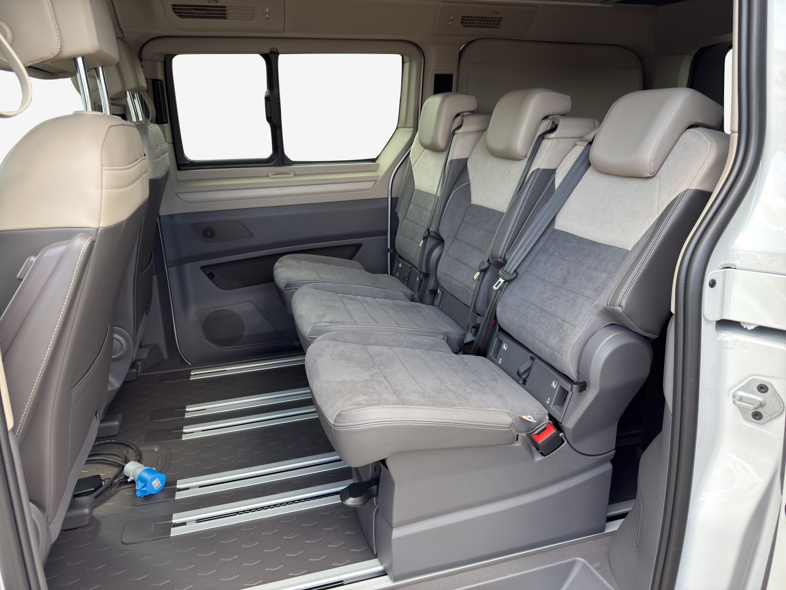 VW California 2.0 TDI Beach Tour-image-11