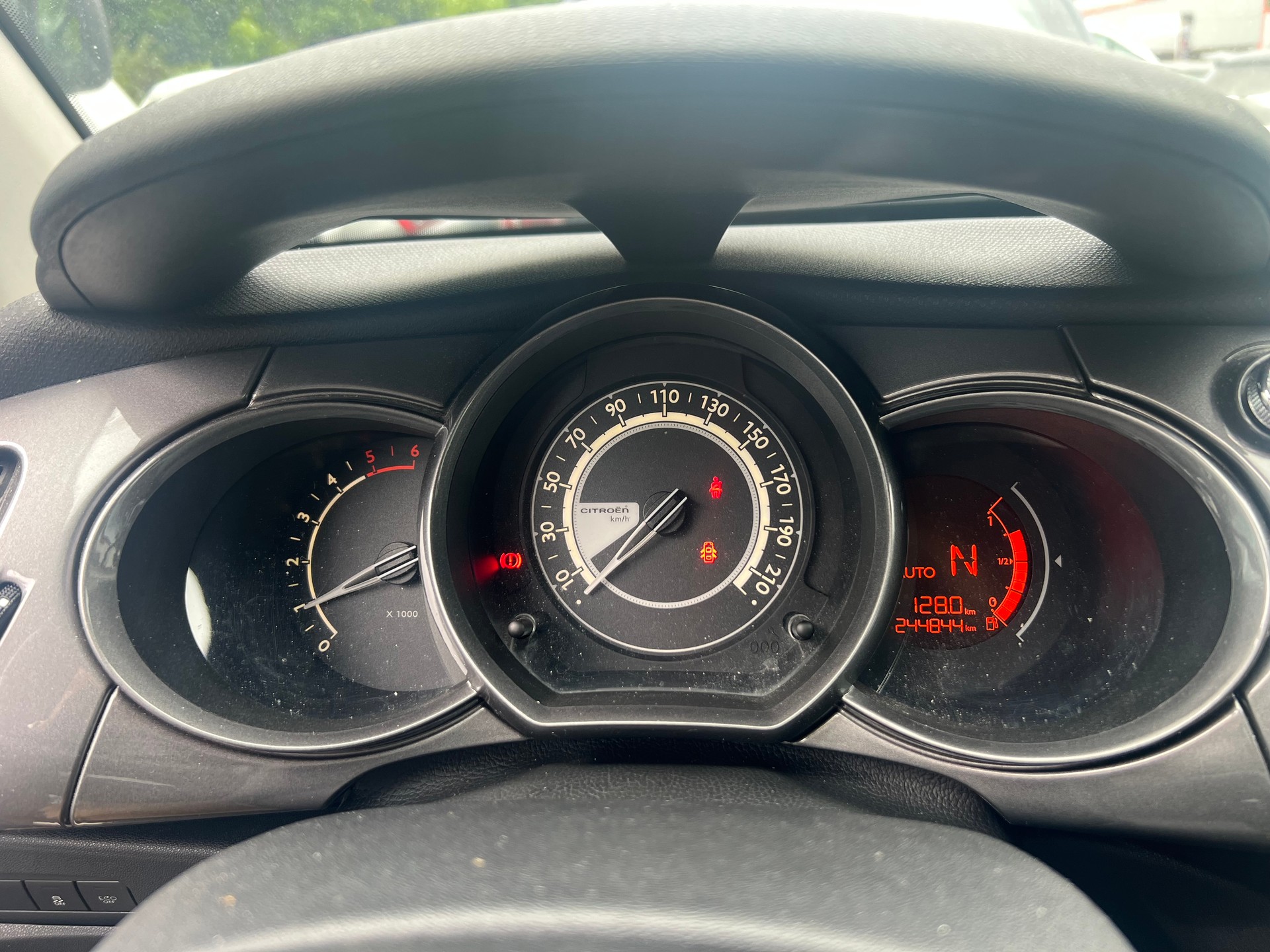 CITROEN C3 1.6 16V e-HDi Exclusive EGS6-image-13