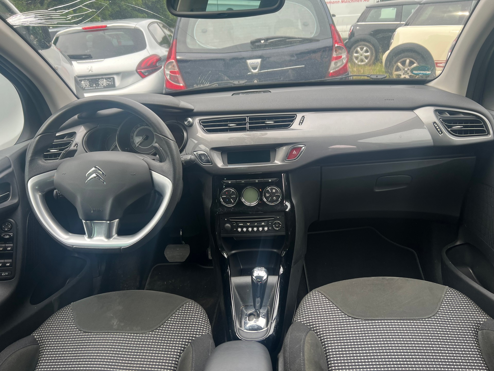 CITROEN C3 1.6 16V e-HDi Exclusive EGS6-image-10