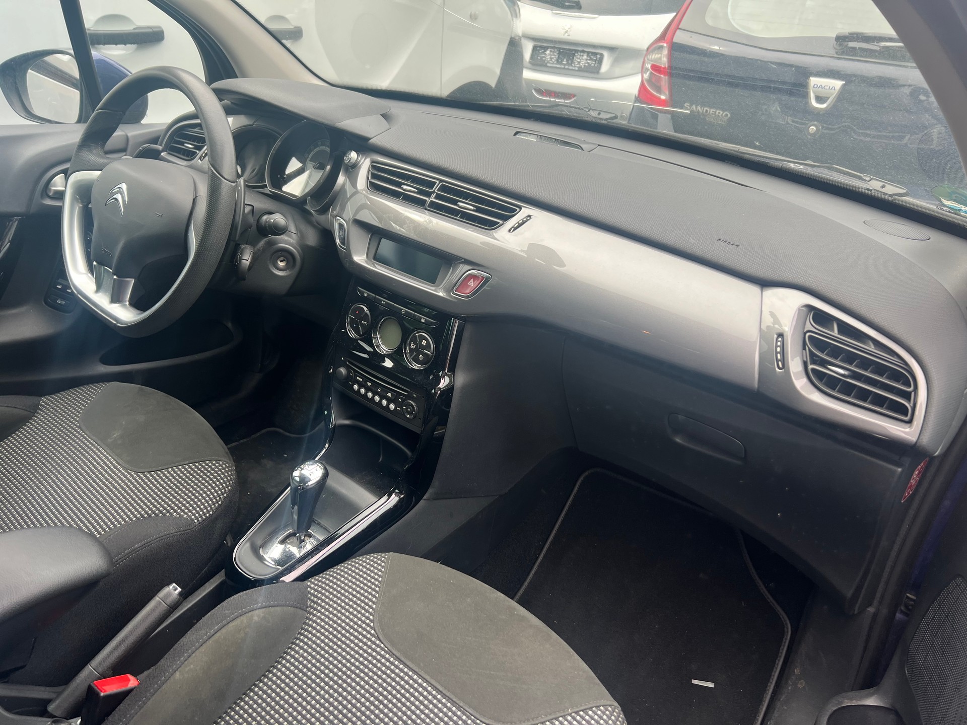 CITROEN C3 1.6 16V e-HDi Exclusive EGS6-image-11