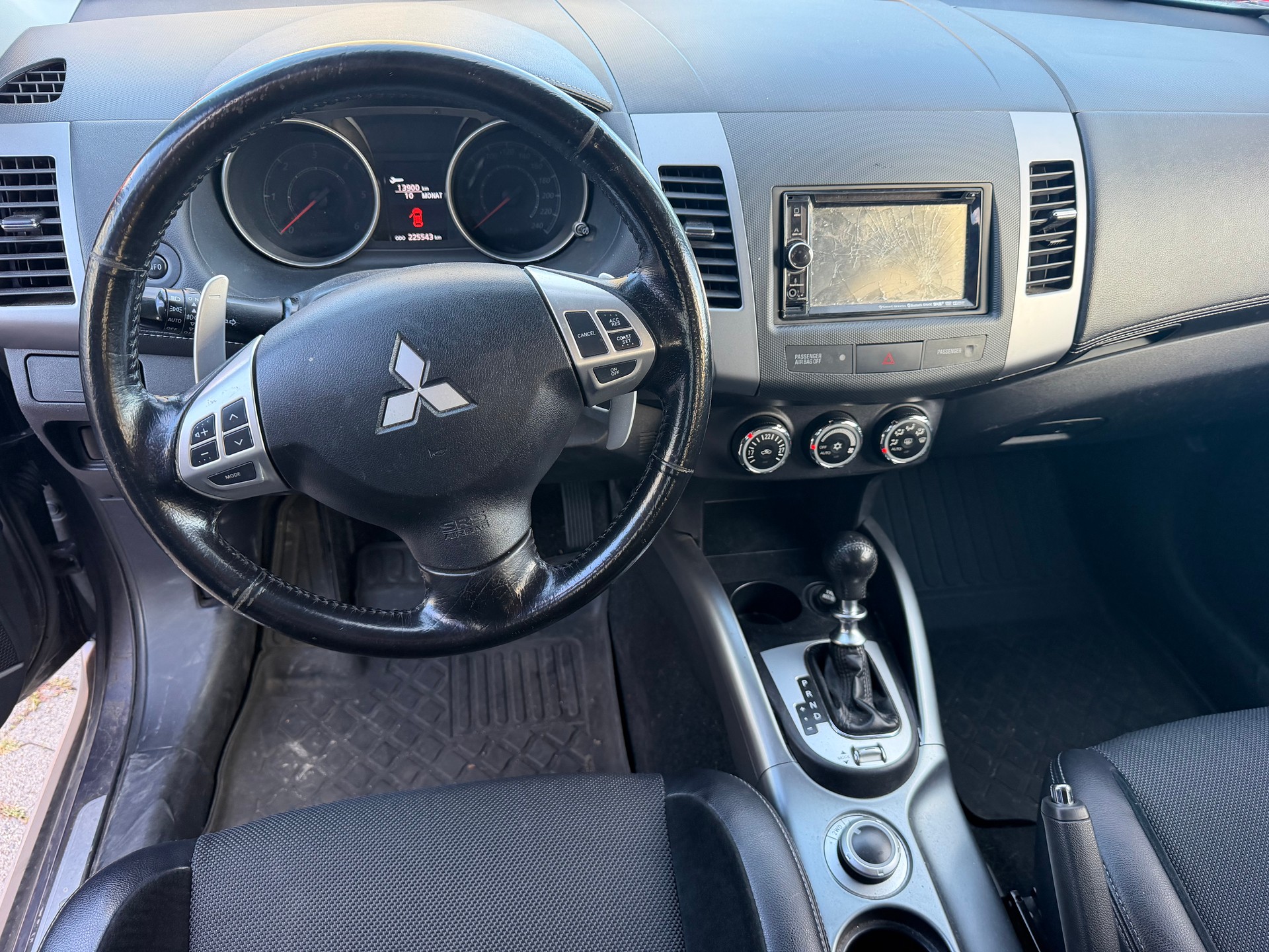 MITSUBISHI Outlander 2.2 DID Jubilé35 4WD TC-SST-image-7