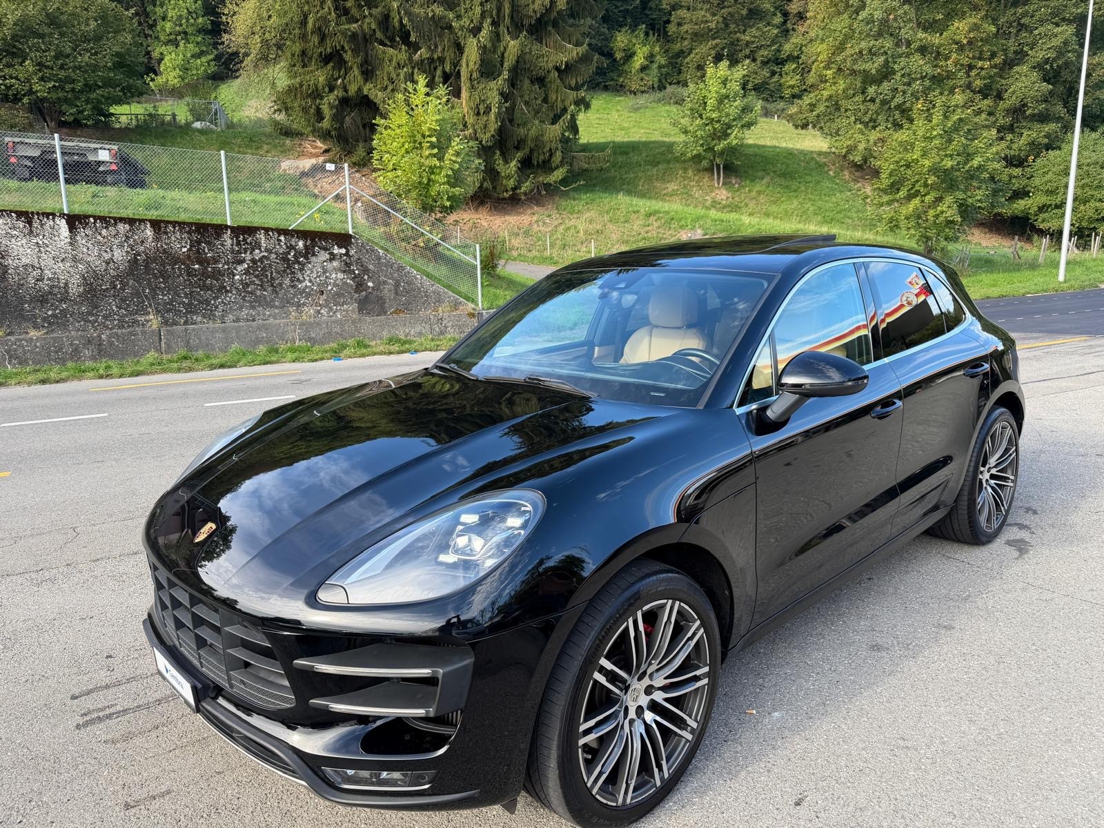 PORSCHE Macan Turbo PDK-image-1