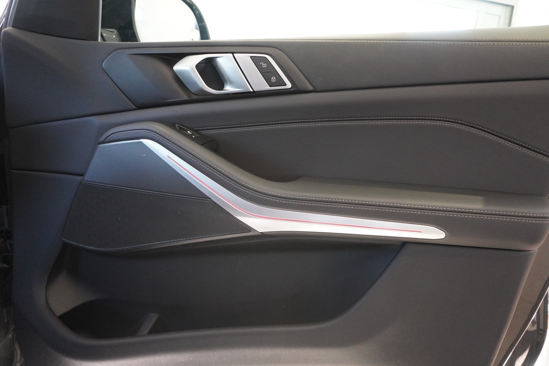 BMW X5 xDrive 48V 40d M Sport Steptronic-image-15