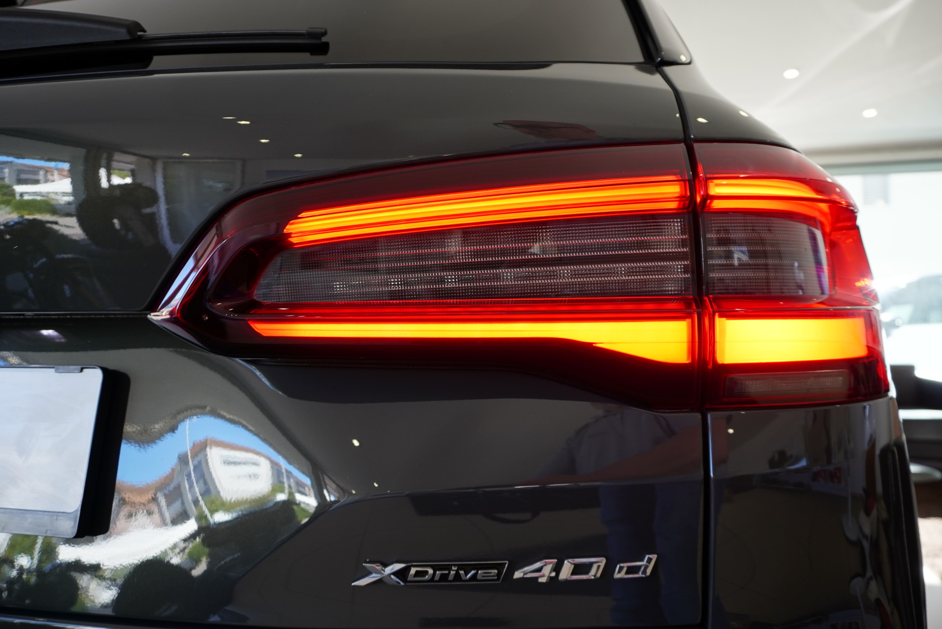 BMW X5 xDrive 48V 40d M Sport Steptronic-image-21