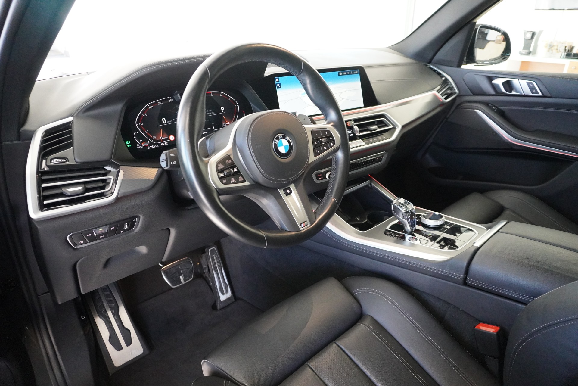 BMW X5 xDrive 48V 40d M Sport Steptronic-image-12